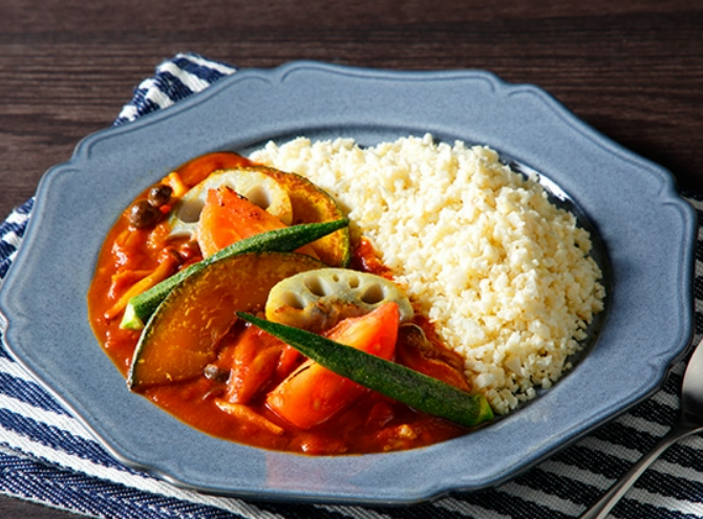 カリフラワーがご飯代わりのカレーライス