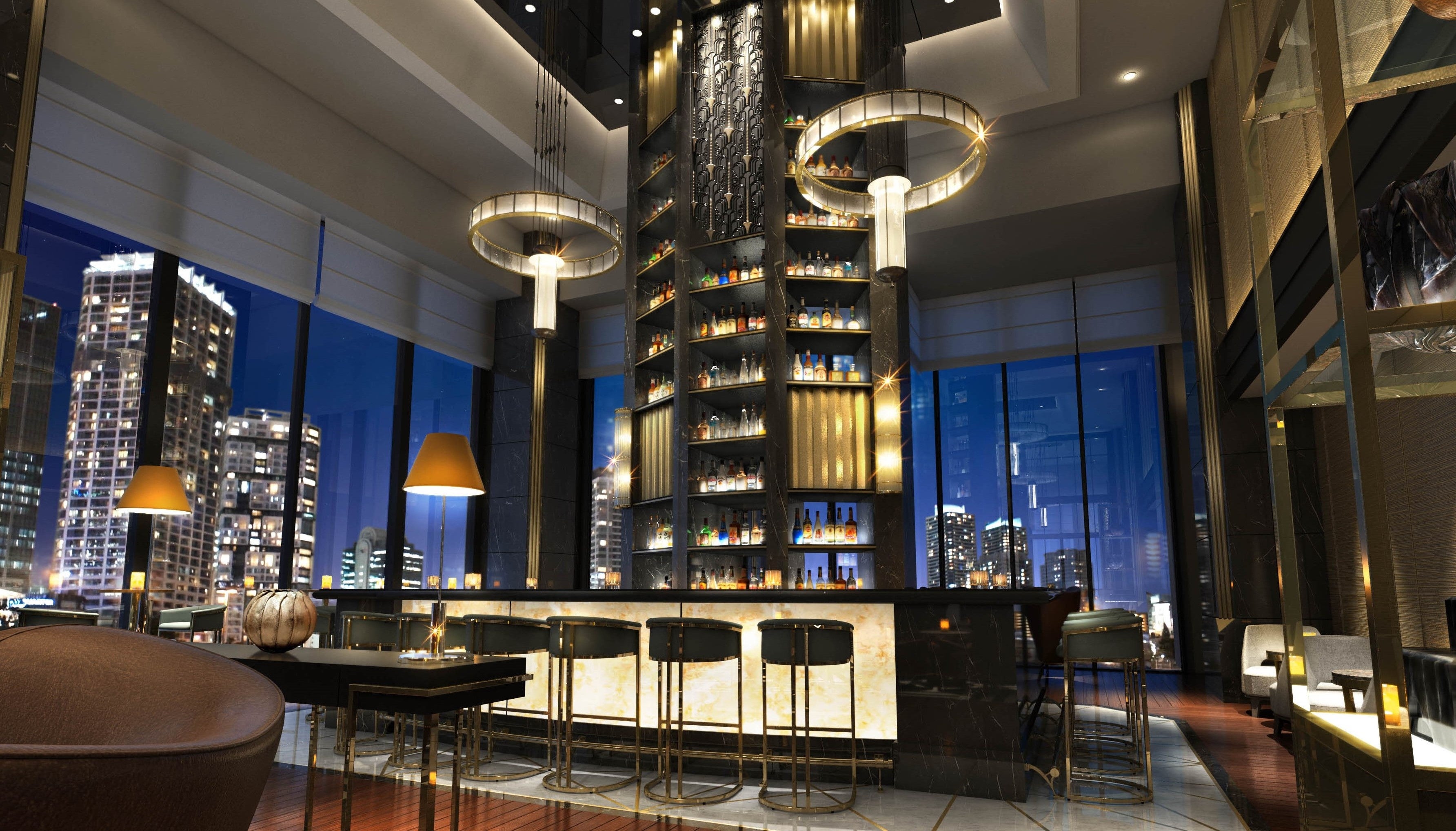 ボトルタワーがそびえるカフェ・バーラウンジ