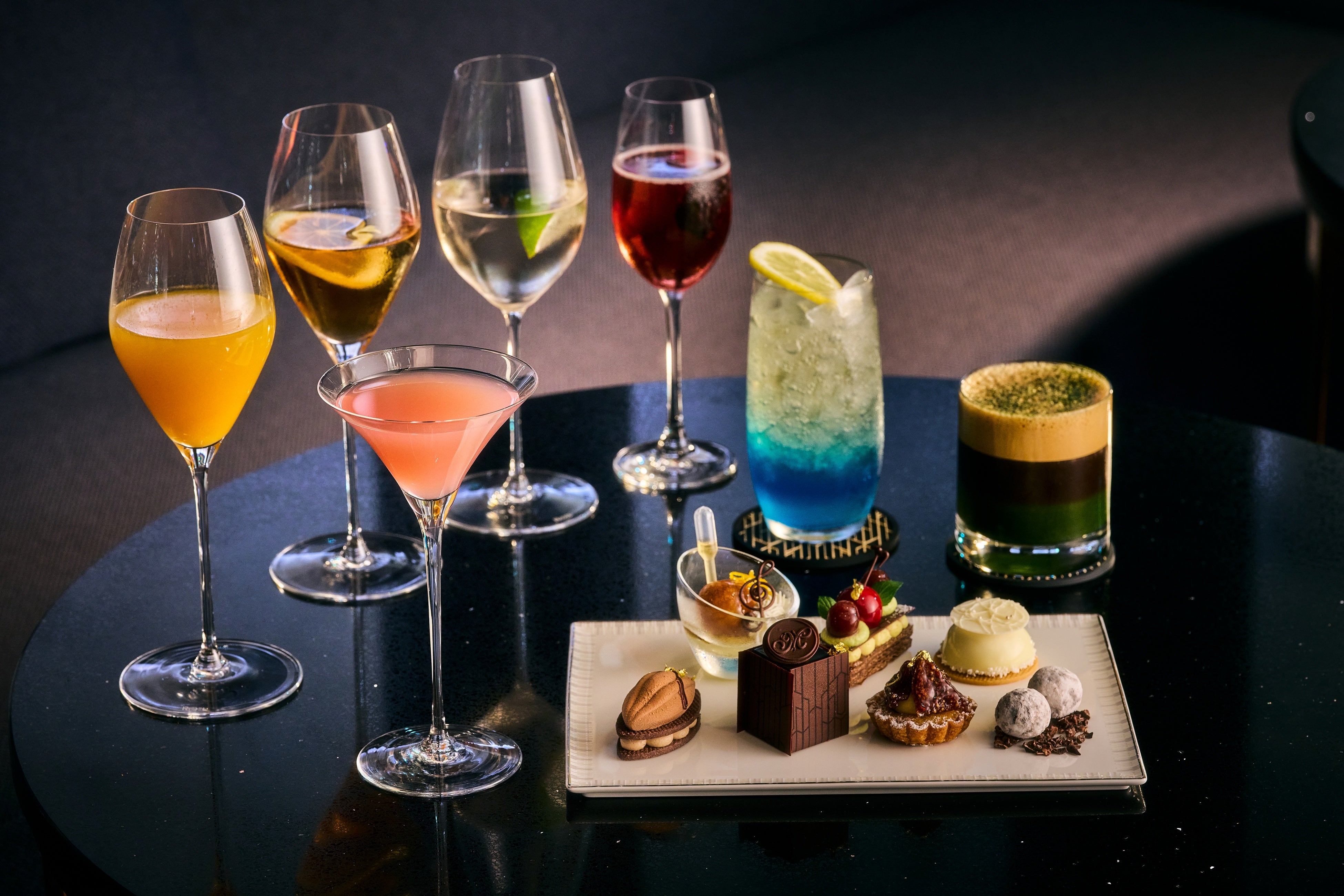 【ヒルトン横浜】お酒を愉しむ夜のスイーツセット「Dolce Vivo (ドルチェヴィーヴォ)」が新登場