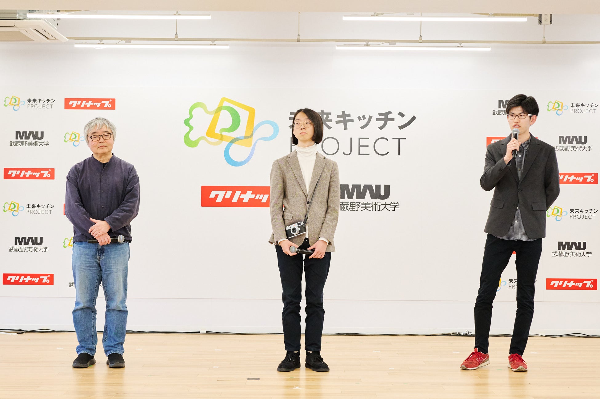 山﨑特別研究員(左)・田村 義希さん(真ん中)・横田 爵巳さん(右)