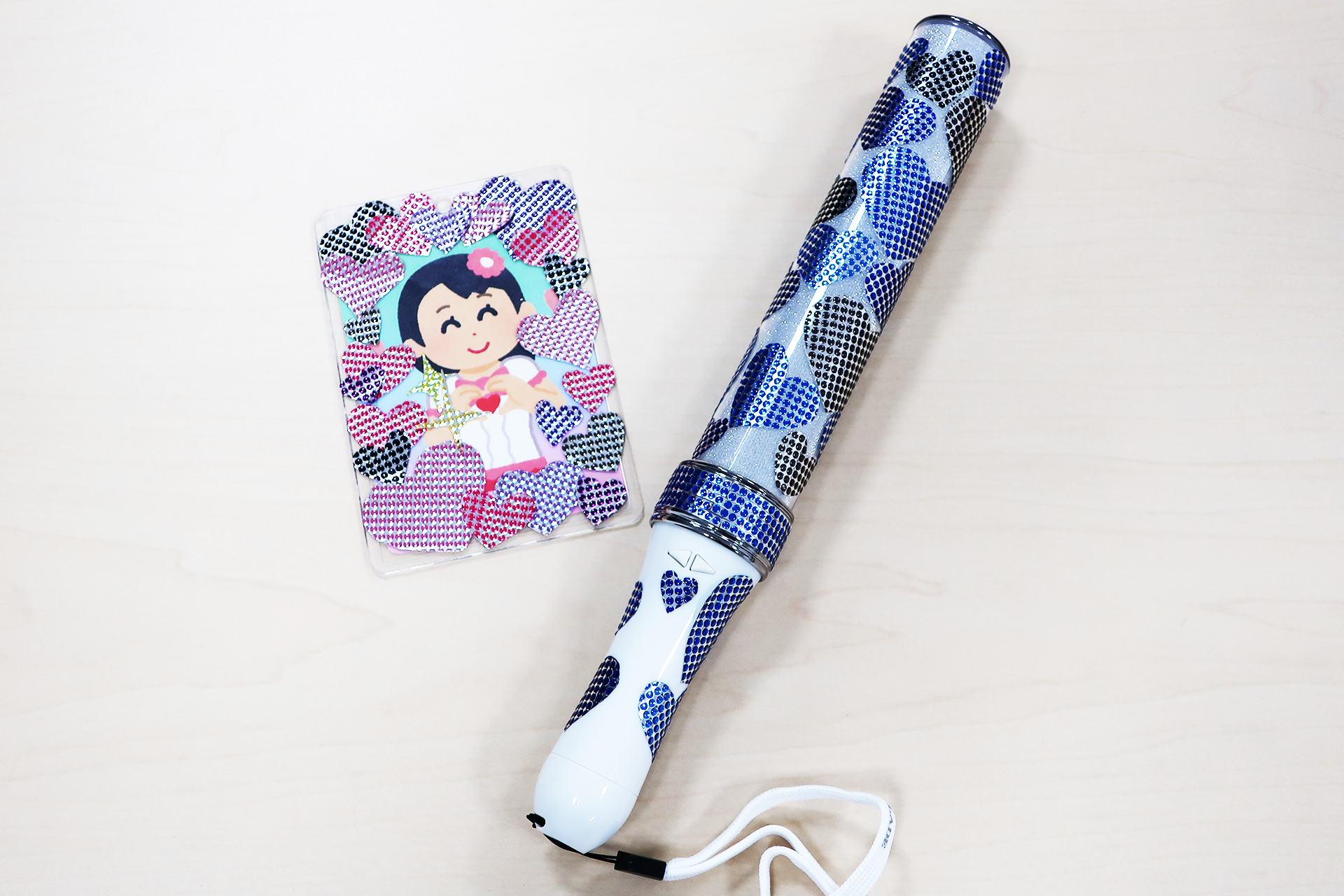 トレカケースやペンライトにも！