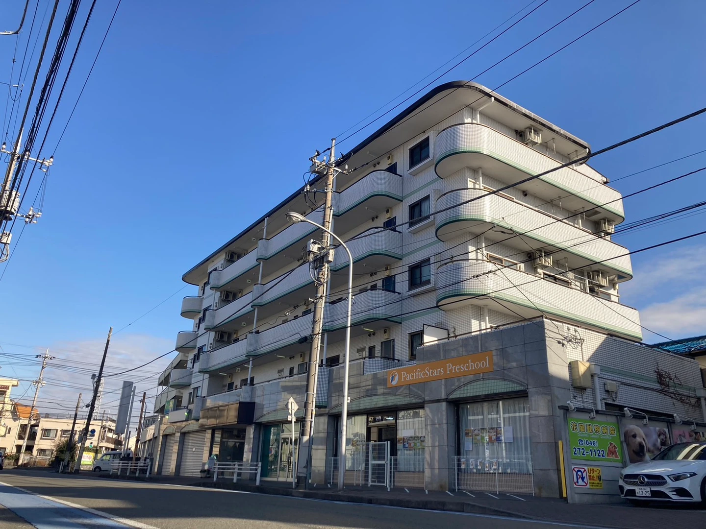 キャンパスは、1階にあり、送り迎えも便利。