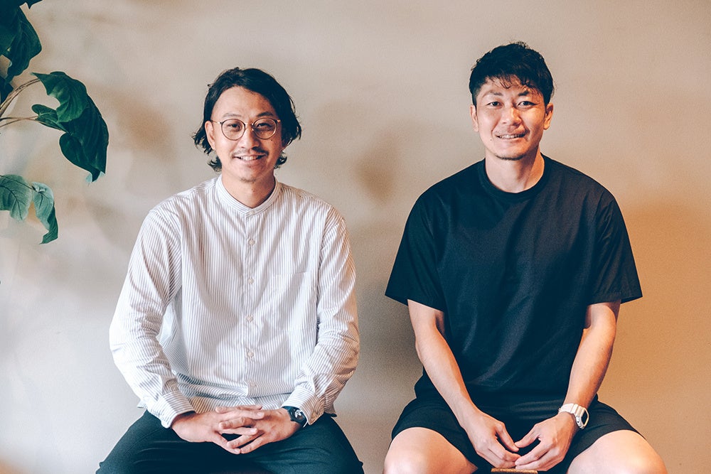 ワニナルプロジェクト代表　青木真矢（左）、近藤直也（右）