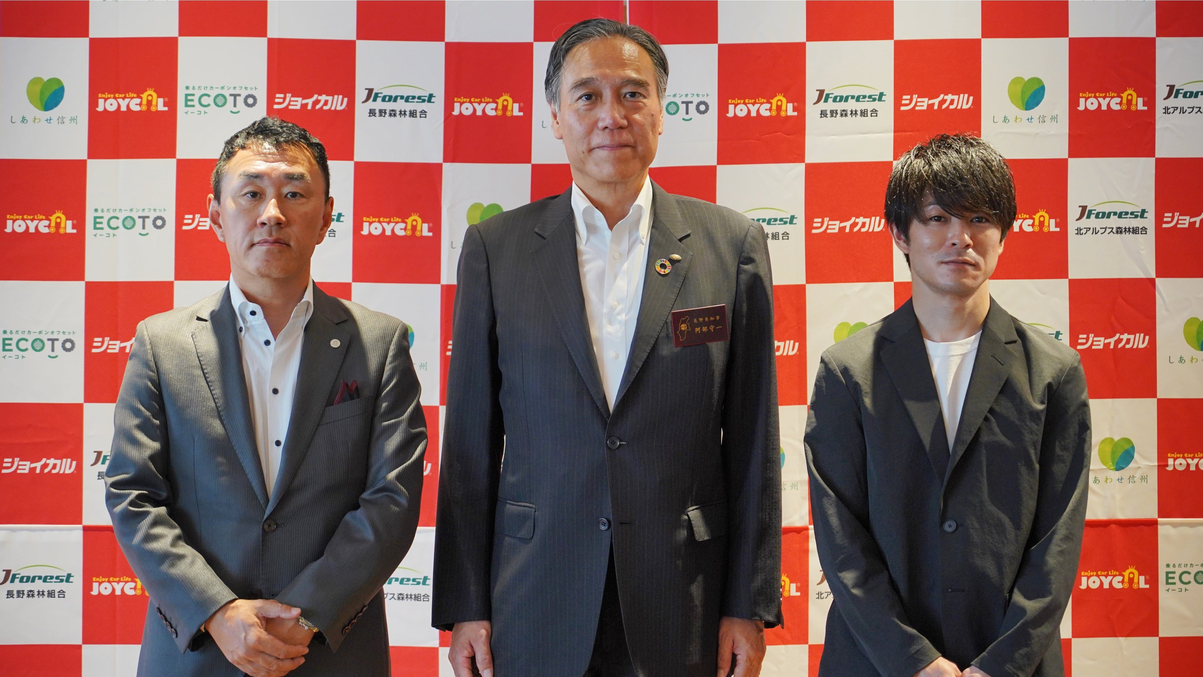 ＜表敬訪問の様子｜左から、ジョイカルジャパン 早川、長野県 阿部知事、内村氏＞