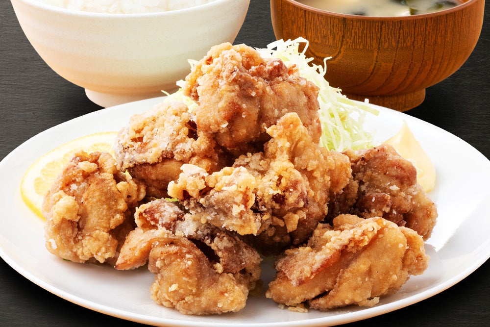 大ぶりジューシーな揚げたて唐揚げが人気の「特盛鶏唐揚げ定食」