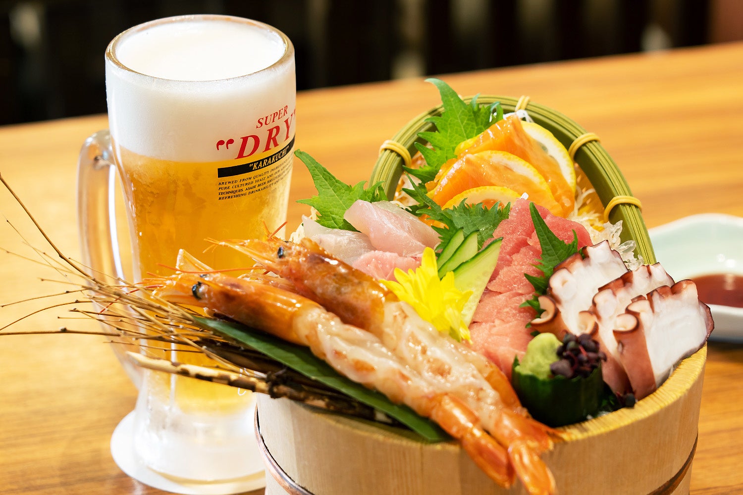 新鮮な刺身でまずは一杯！