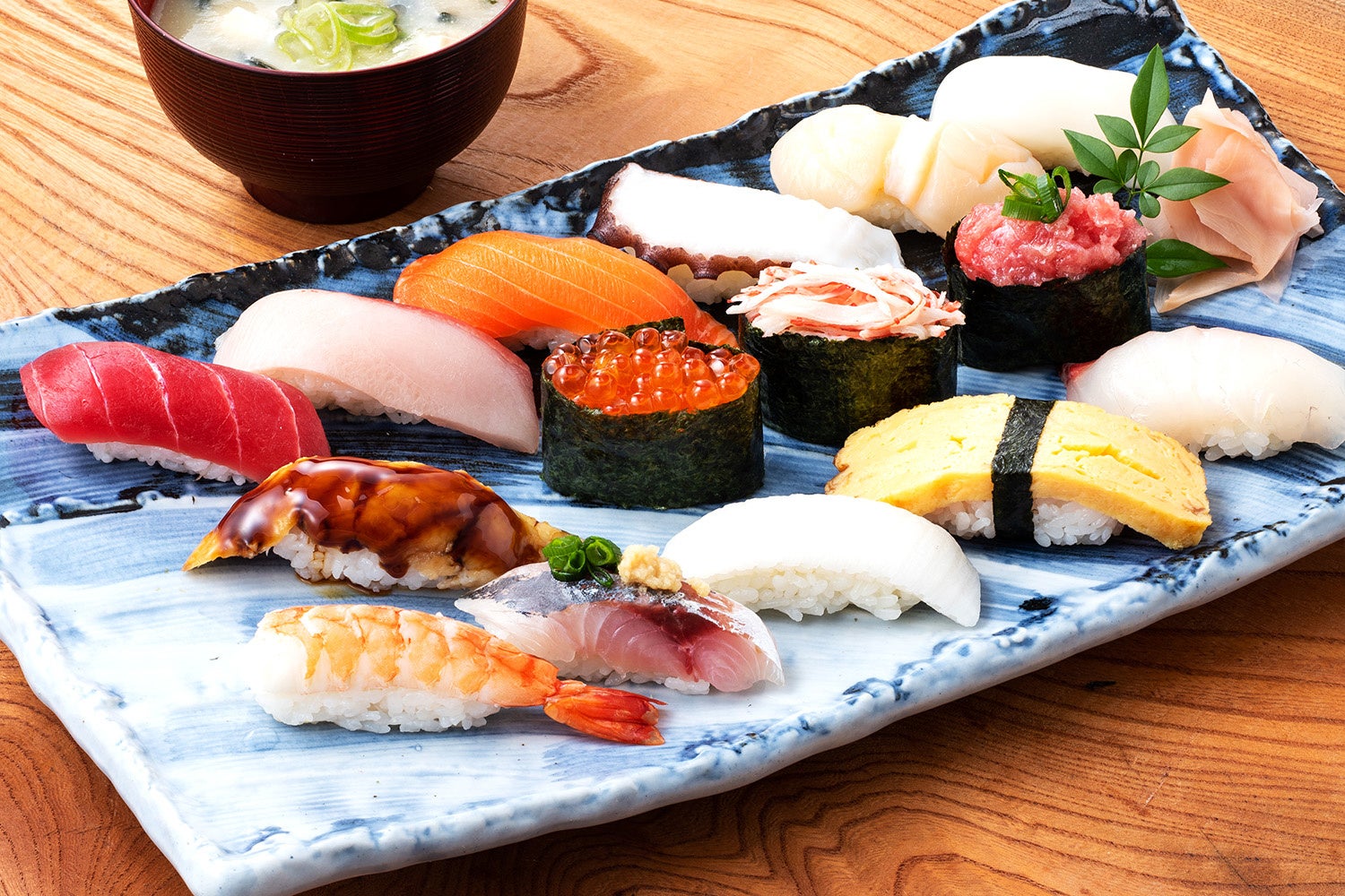 「寿司盛り合わせ 15貫」2,140円（税込）