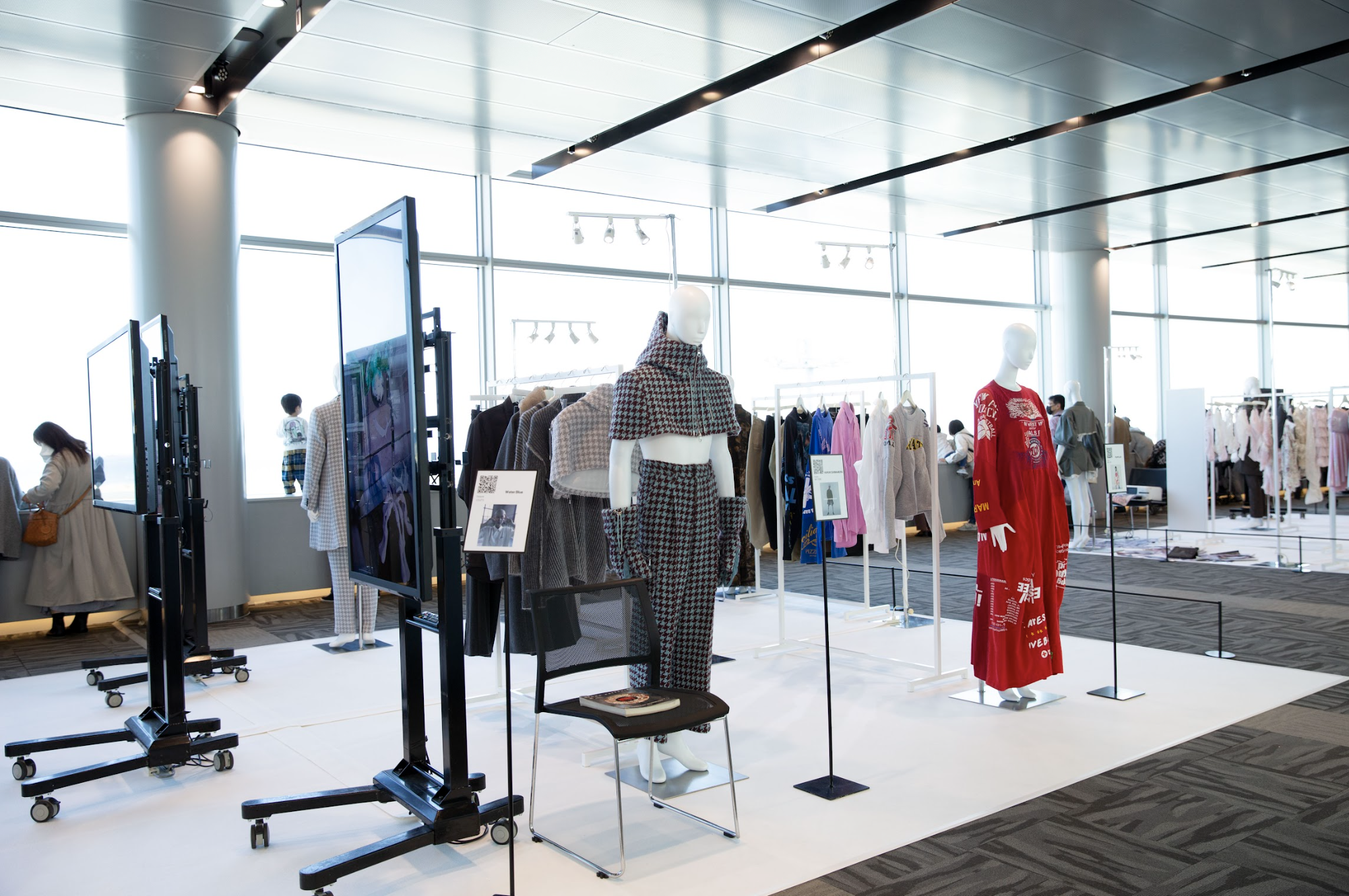 羽田 空港内での若手デザイナー展示会「HANEDA FLIGHT DECK TRADE SHOW」