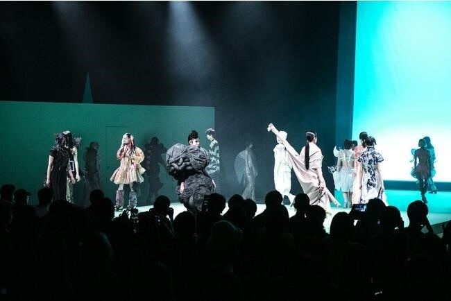 渋谷 今年100周年の文化服装学院とAIが共創「SHIBUYA RUNWAY “THE INCUBATION”」