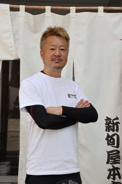 店主の半田新也さん