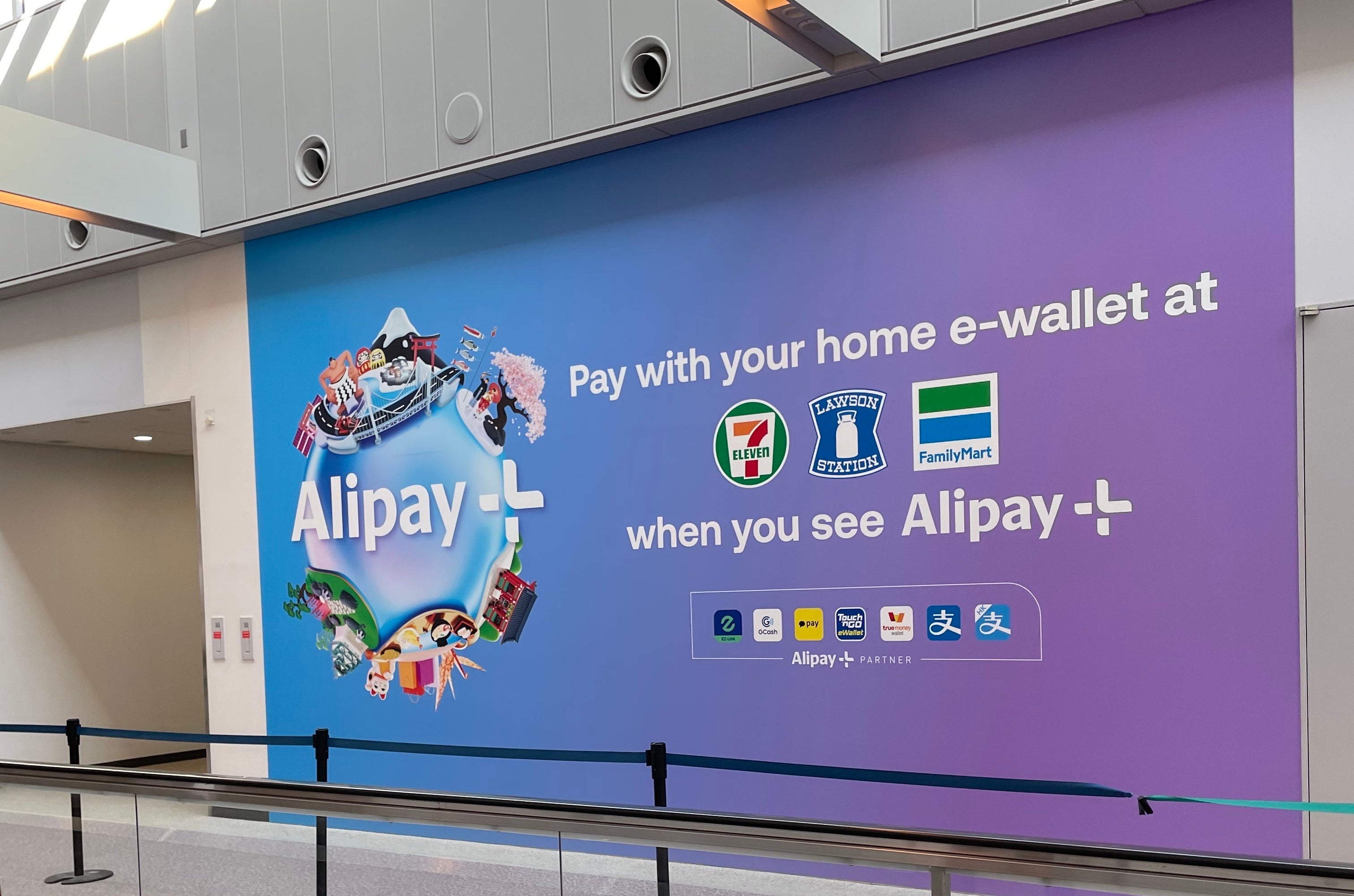 AlipayHKを利用する訪日客が消費活動を多く行ったのは、アウトレット、家電量販店、国際空港の免税店、コンビニエンスストア、百貨店、ゲームセンター（写真提供：アントグループ）