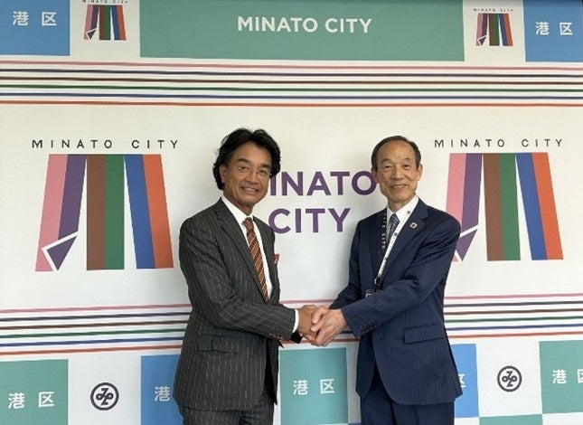 港区長 武井雅昭氏(右)と当社代表取締役会長兼グループCEO 若山健彦(左)が デジタルを活用した課題解決に向けて会談