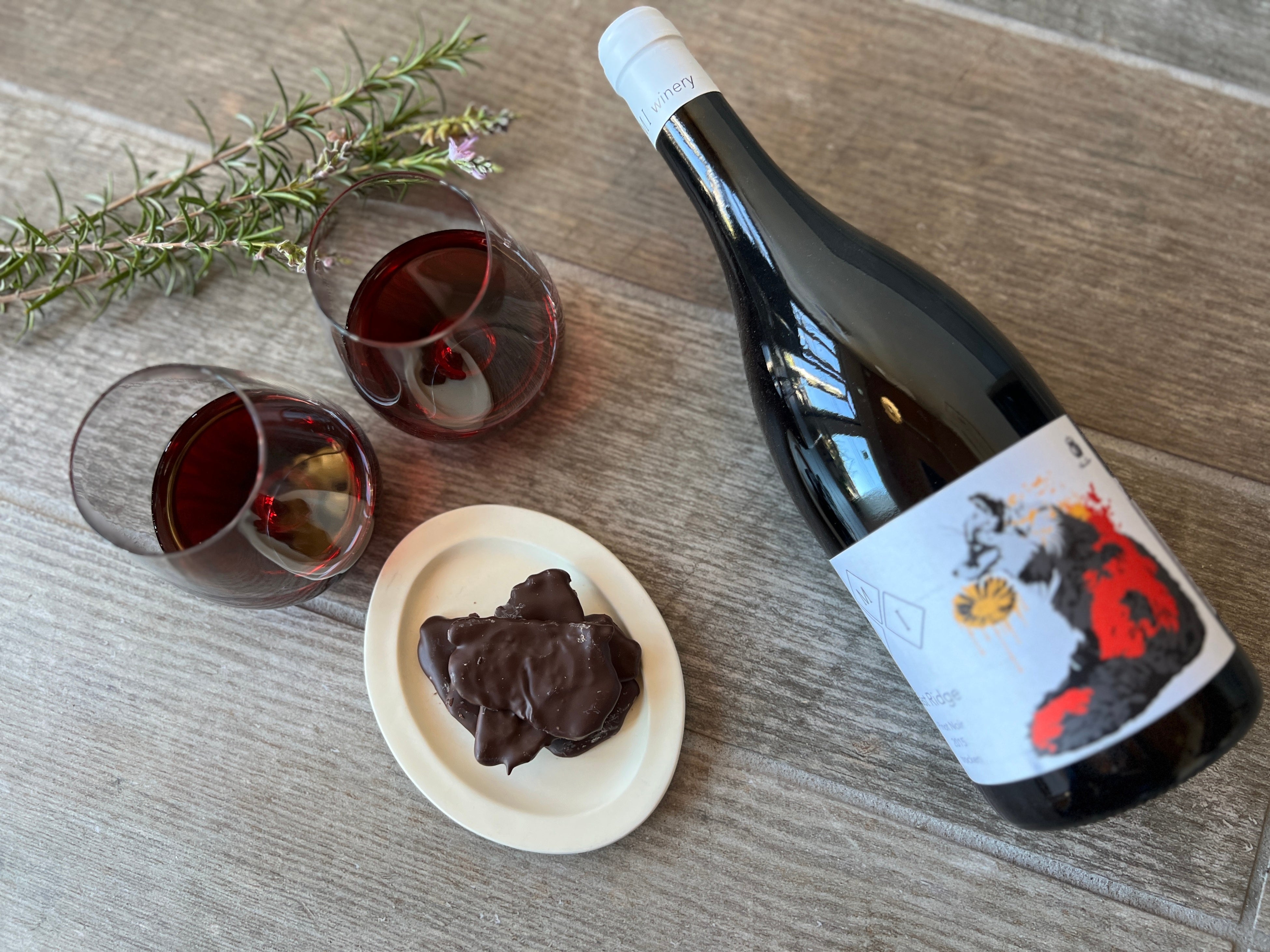 ②スパイシー赤ワインとジンジャー＆ハートチョコの「遊び心全開！ペアリング」