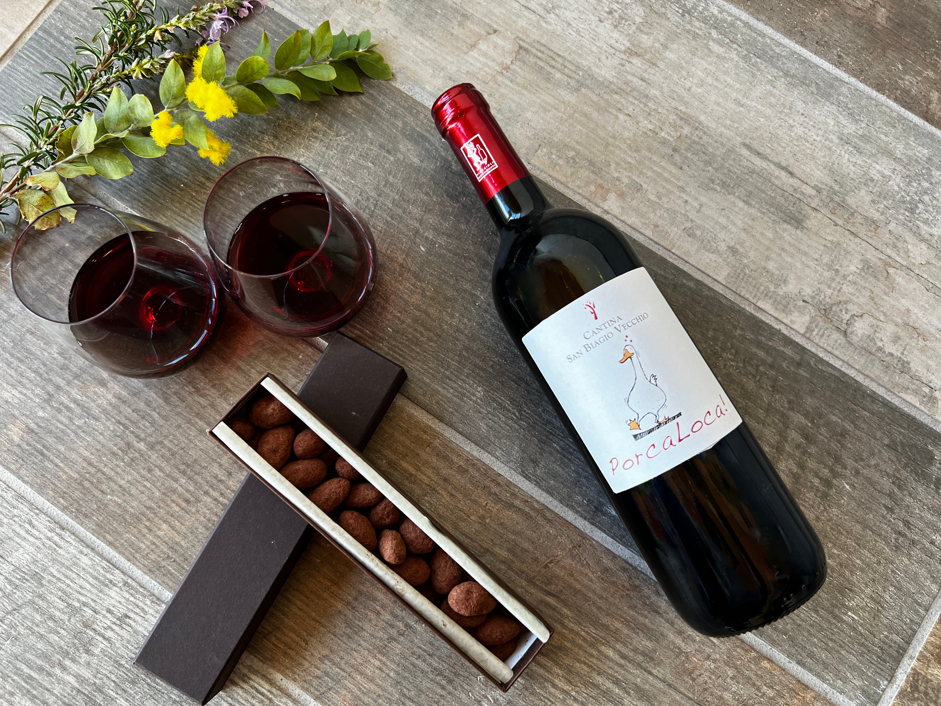 ①薄旨赤ワインとナッツのチョコの「王道なペアリング」