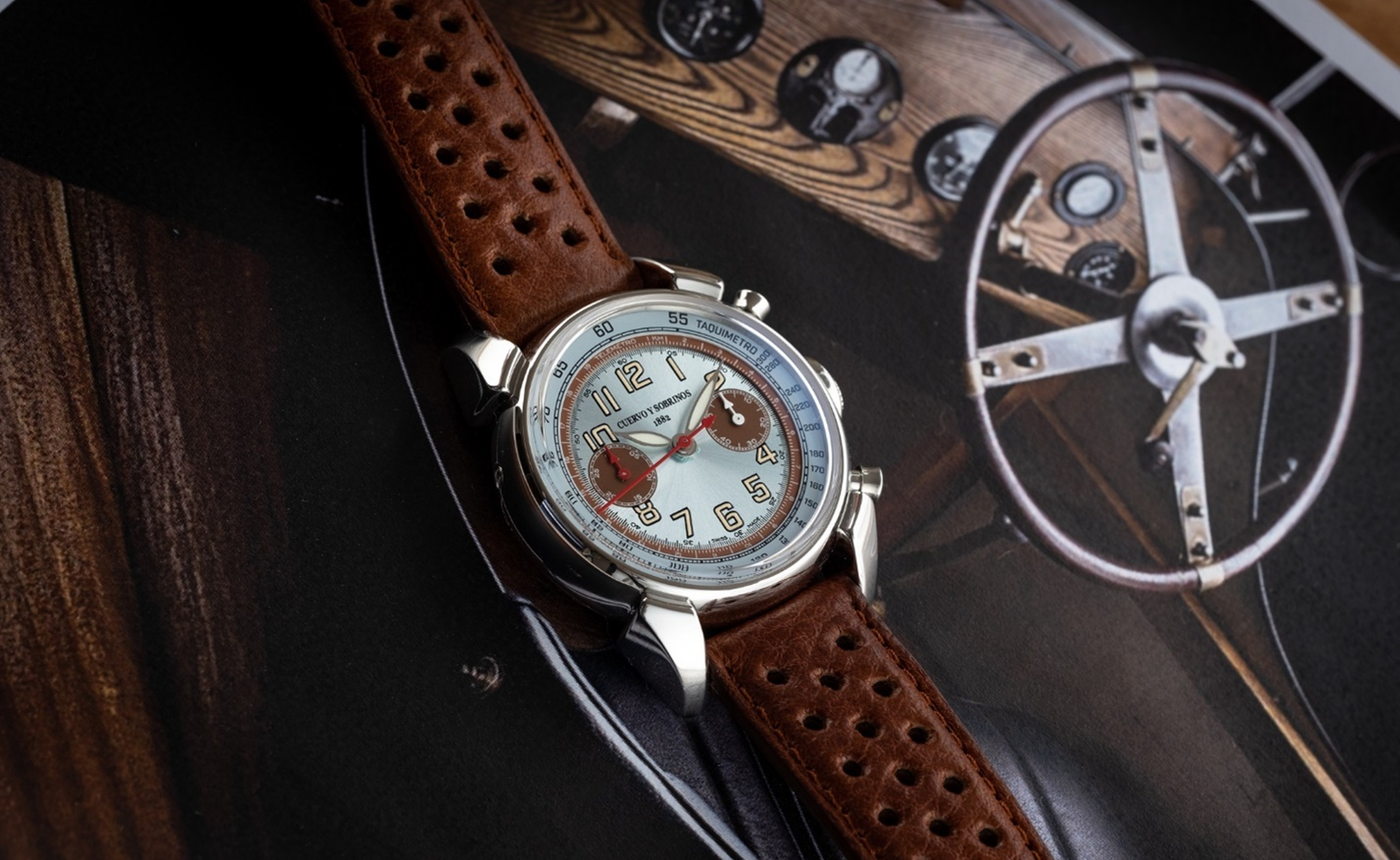 キューバデザインのスイスメイドウォッチ「クエルボ・イ