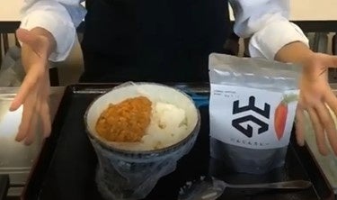 ポリ袋を使って調理して完成したカレーライス