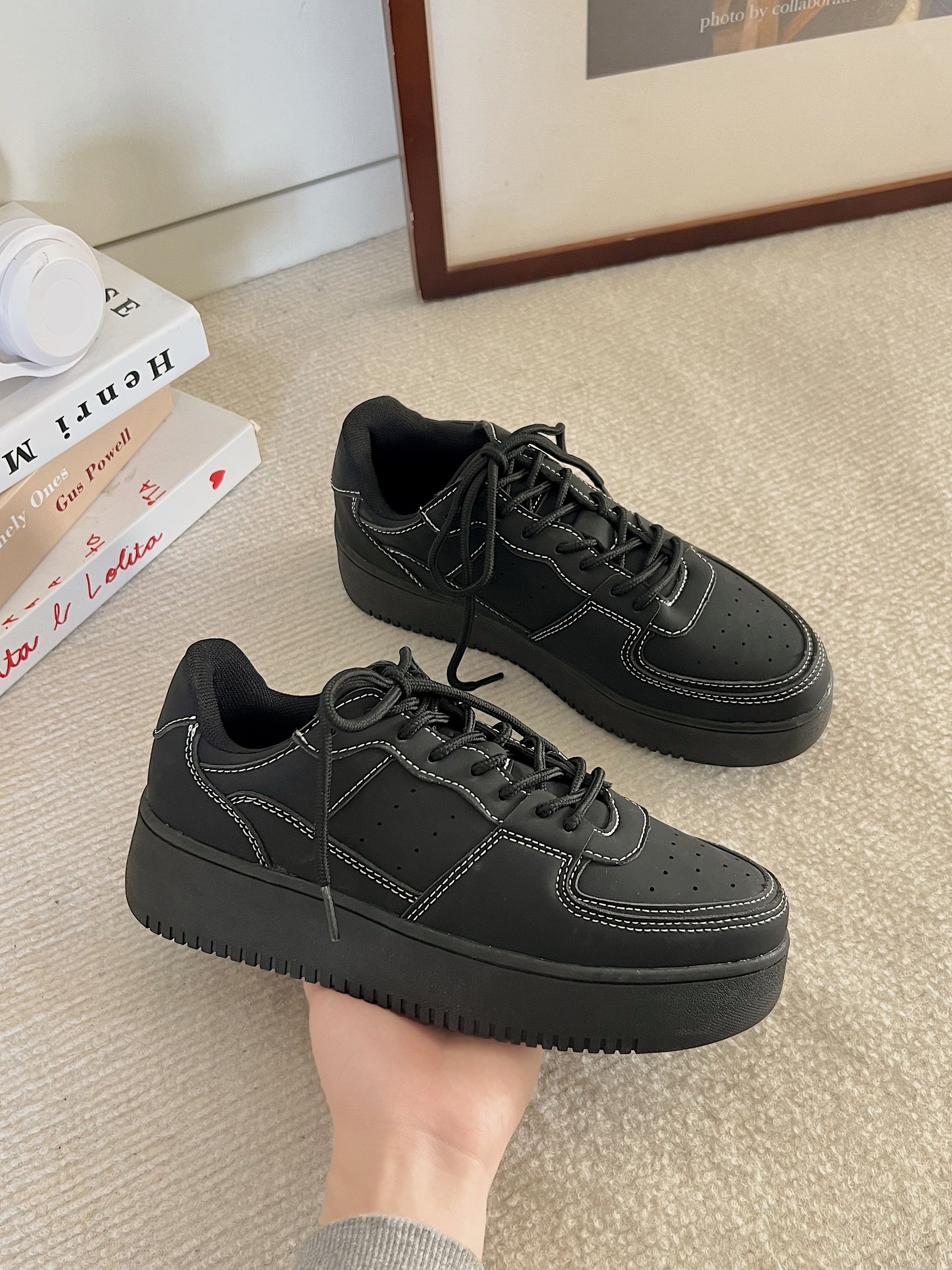 定番人気のコート系スニーカー「軽量厚底 ベーシック コートスニーカー