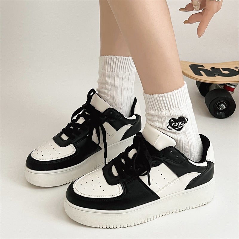 王道×トレンドのコート系スニーカー「軽量厚底 ベーシック