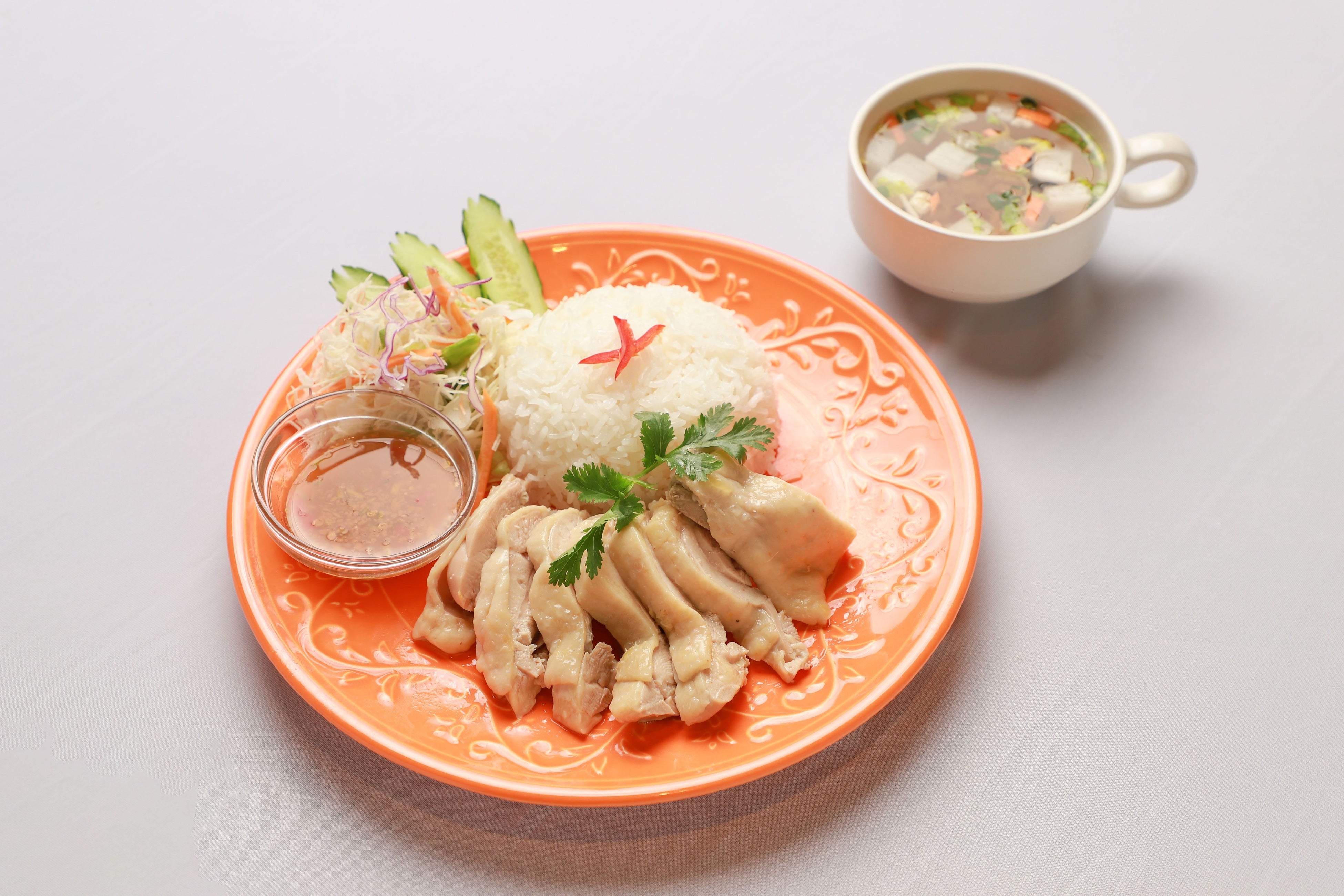 カオマンガイ（ランチはスープ付き）