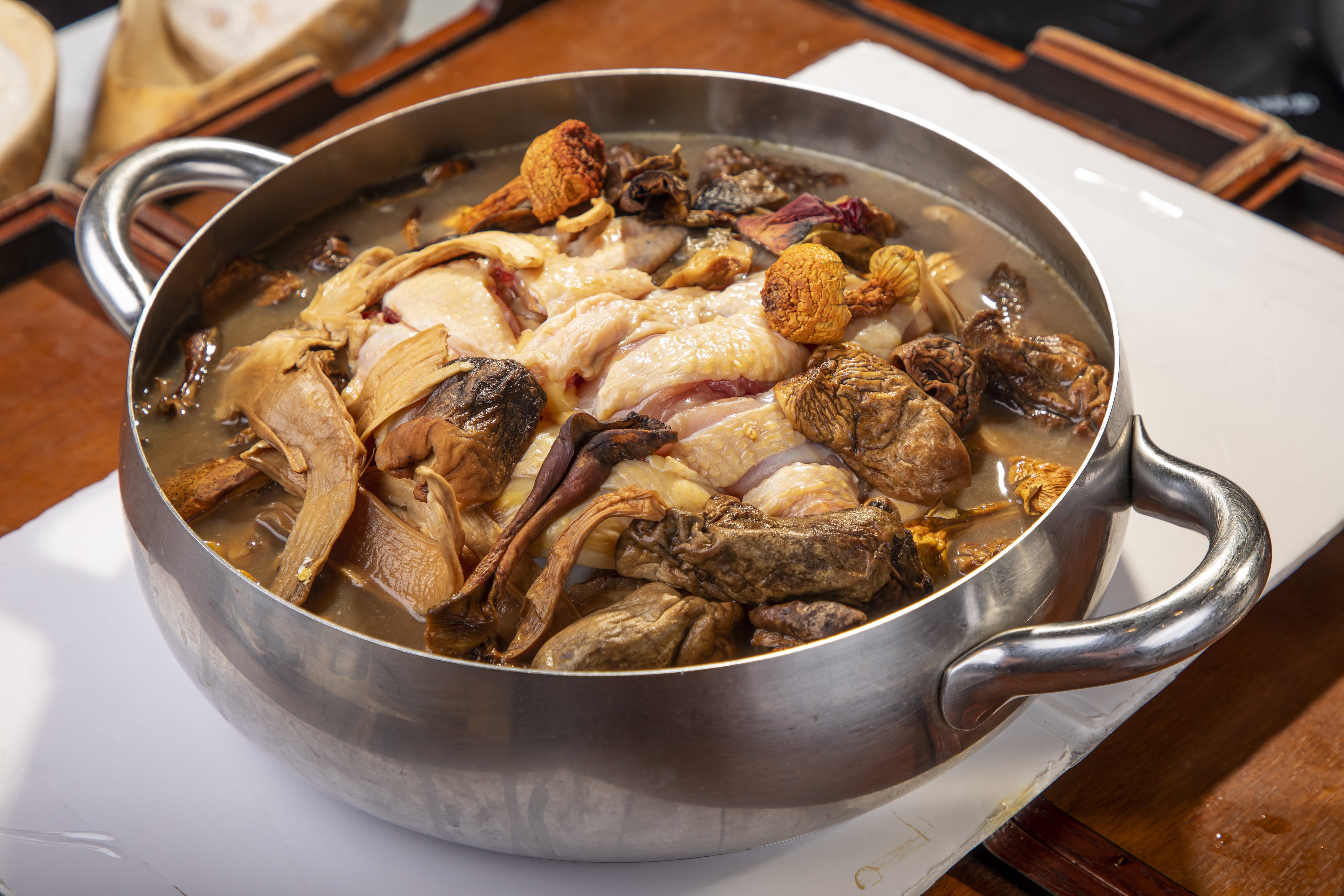 松茸野菌雞鍋 T.matsutake & Assort Edible Fungi Soup with Chicken Soup