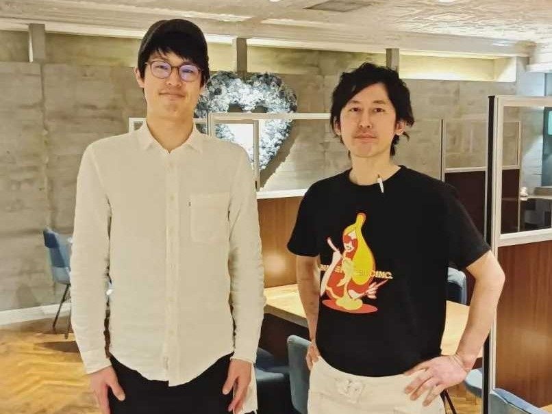 GRAPEREPUBLICINC.&nbsp; VINERIA SALONEのシェフ、栗山義臣氏とグレープリパブリックの醸造責任者である矢野。系列会社のスタッフ同士という立場を越えて親交が深い二人が新店舗オープンの後押しになった。