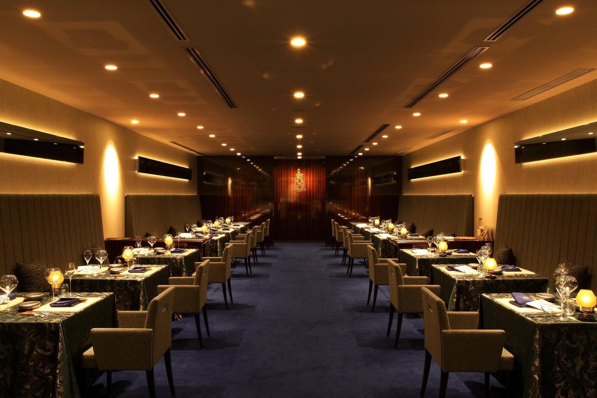 サローネグループの本店「SALONE2007」の内観。