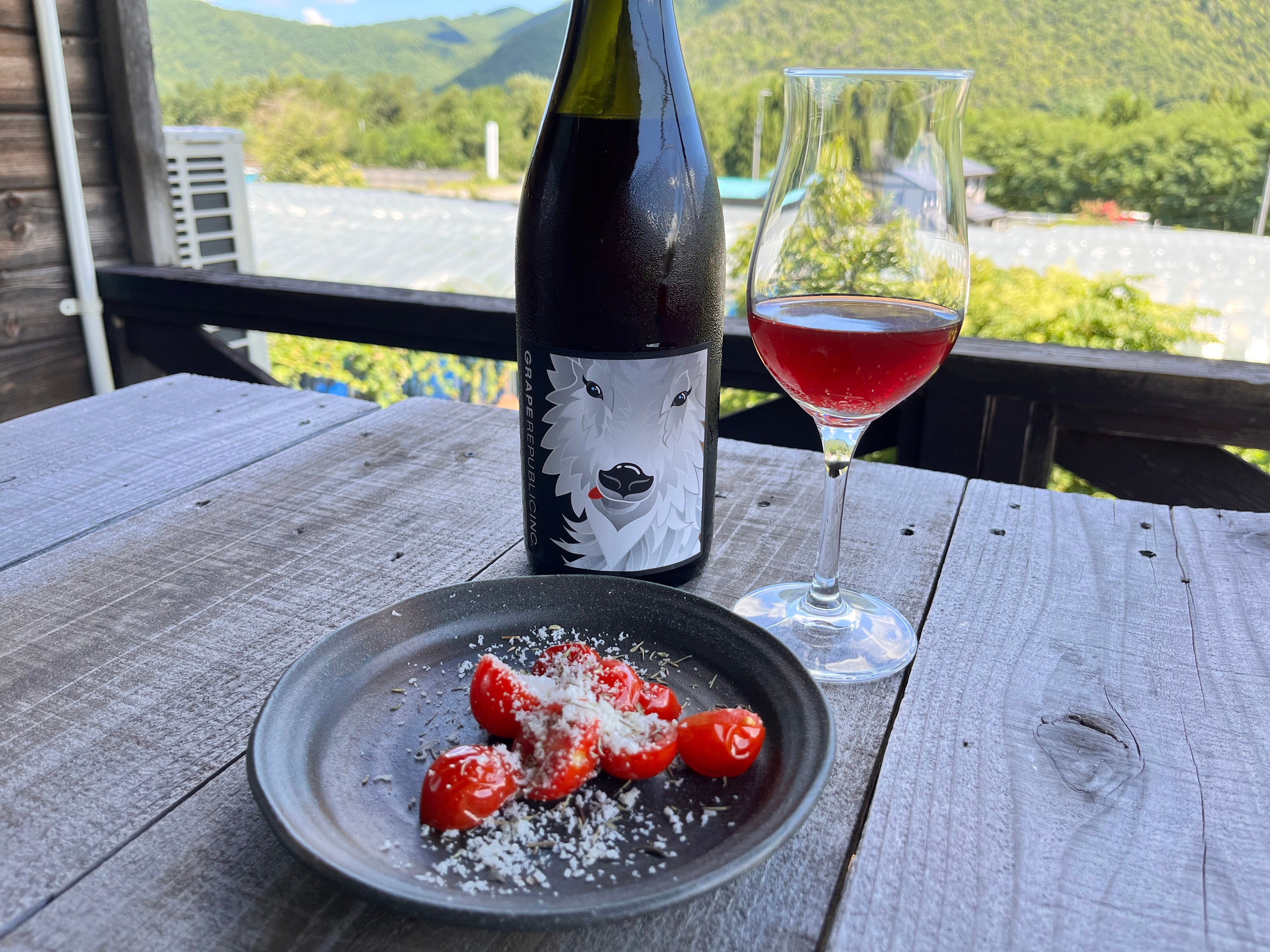 ⼭形の⾃社農園で有機栽培したブドウを使ったナチュラルワイン「numero