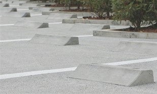 「CO2-SUICOM」の車止めブロック