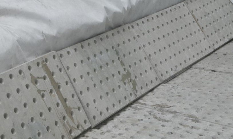 施工中のDEWレインガーデンの底板・側板