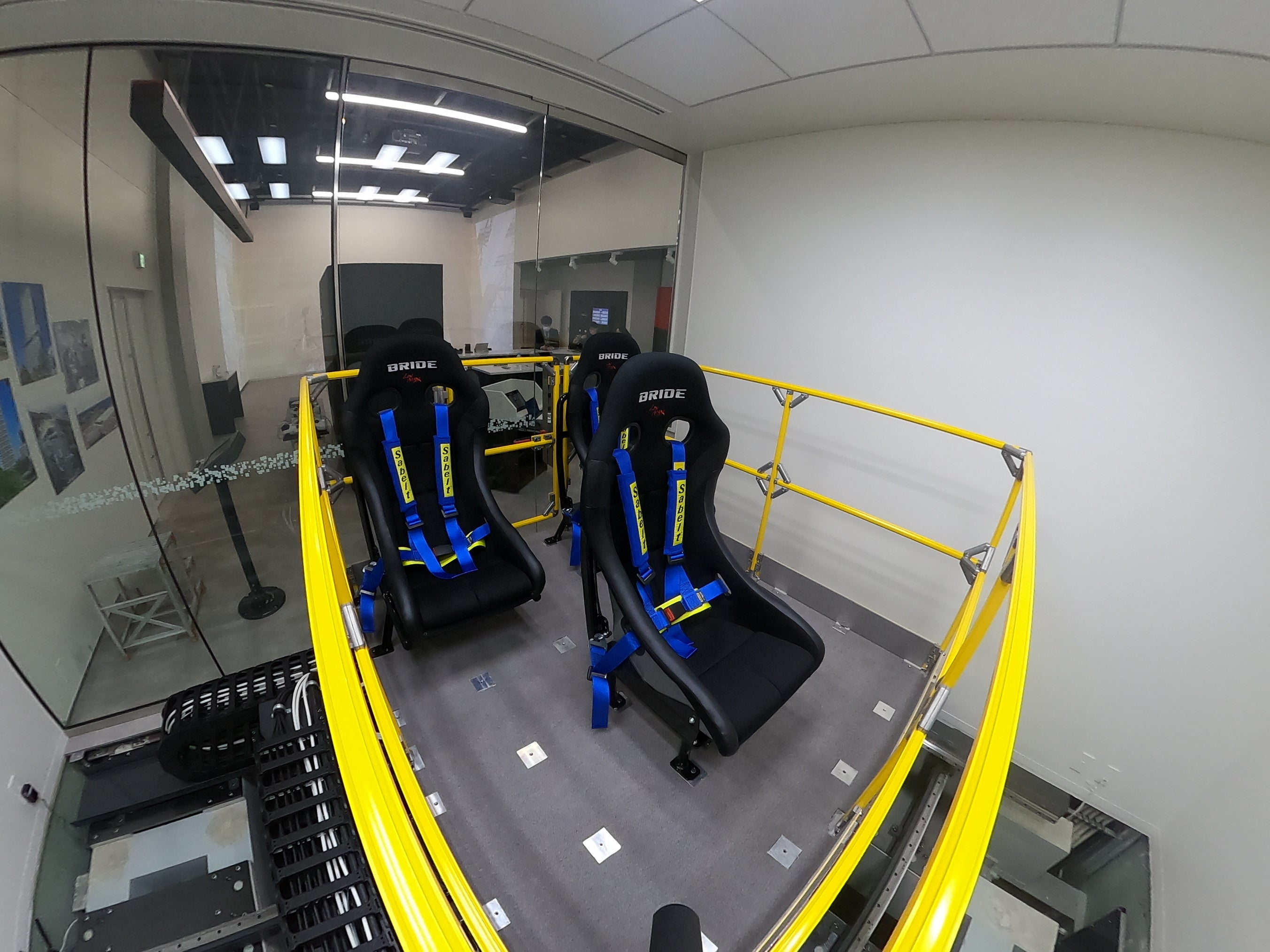 新たに開発した3次元振動台「トライデッカー」