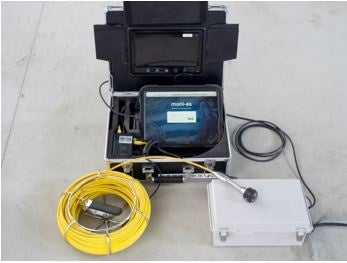 moni-as機器本体(上)、 有線カメラ(左下)、電源ケーブル(右下)