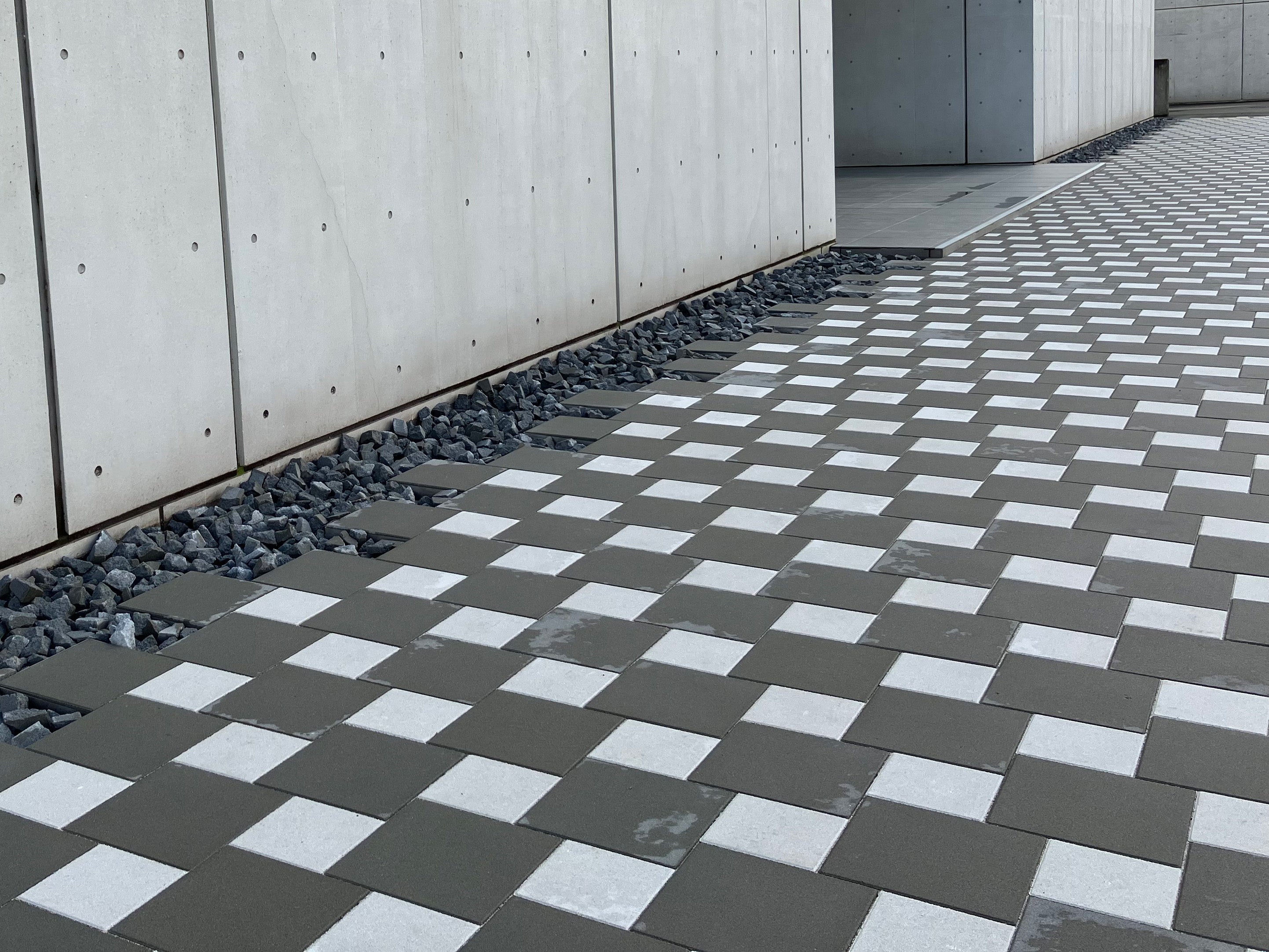 「CO₂-SUICOM」の舗装ブロック