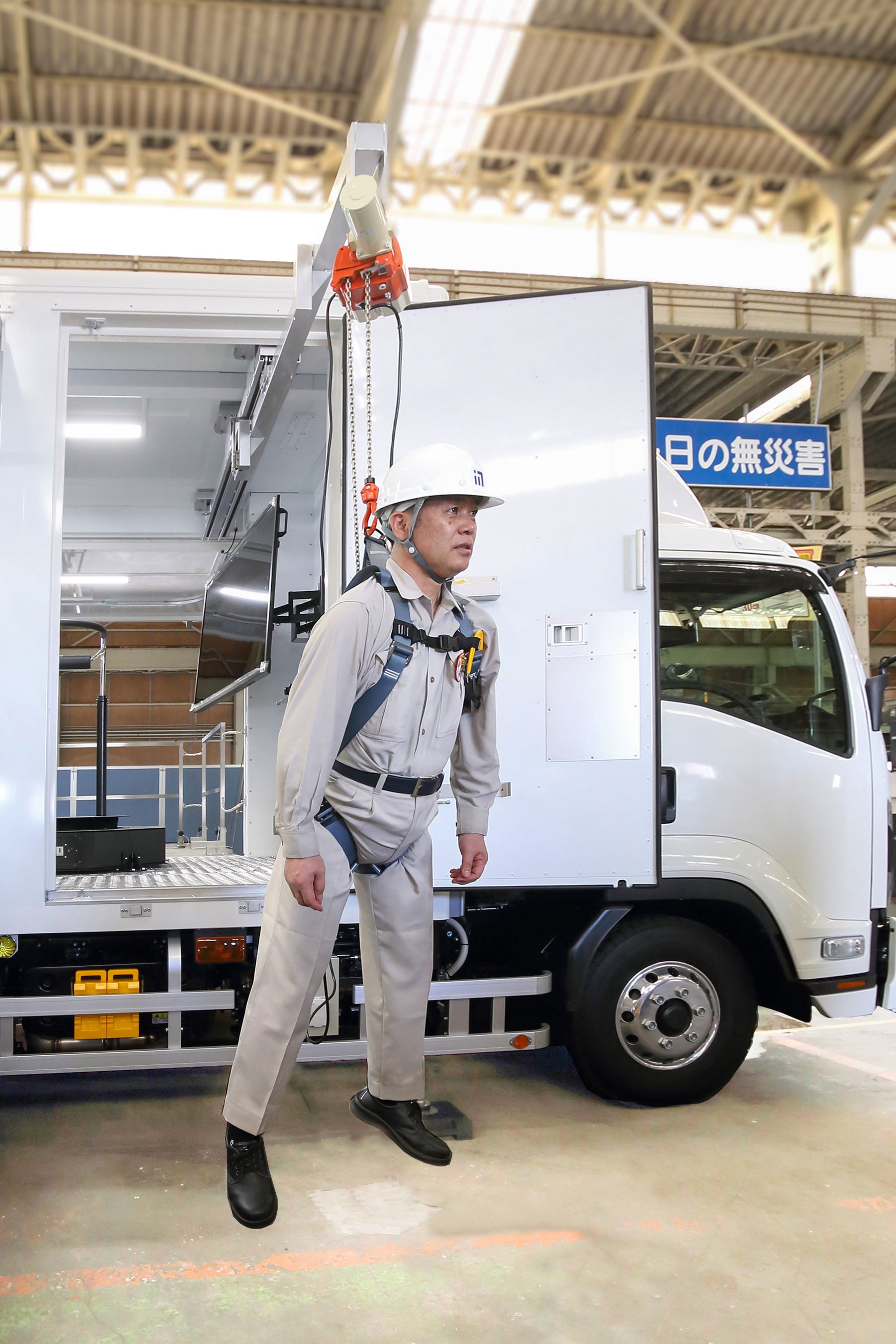 1．安全帯ぶら下がり体感装置