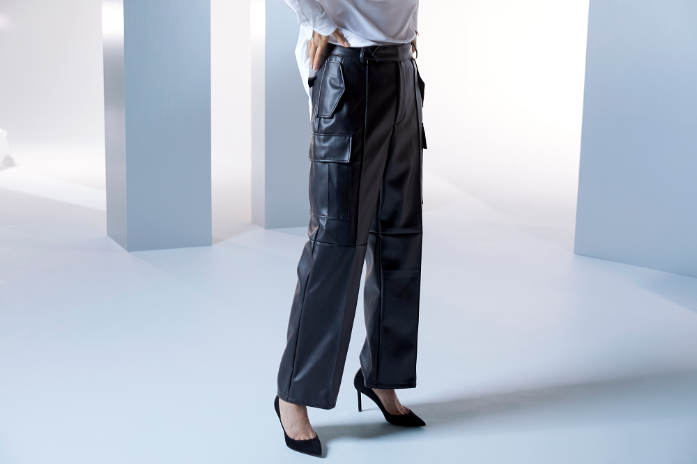 TMO ThermoStreamer　カーゴパンツ_ヴィーガンレザー　ブラック2