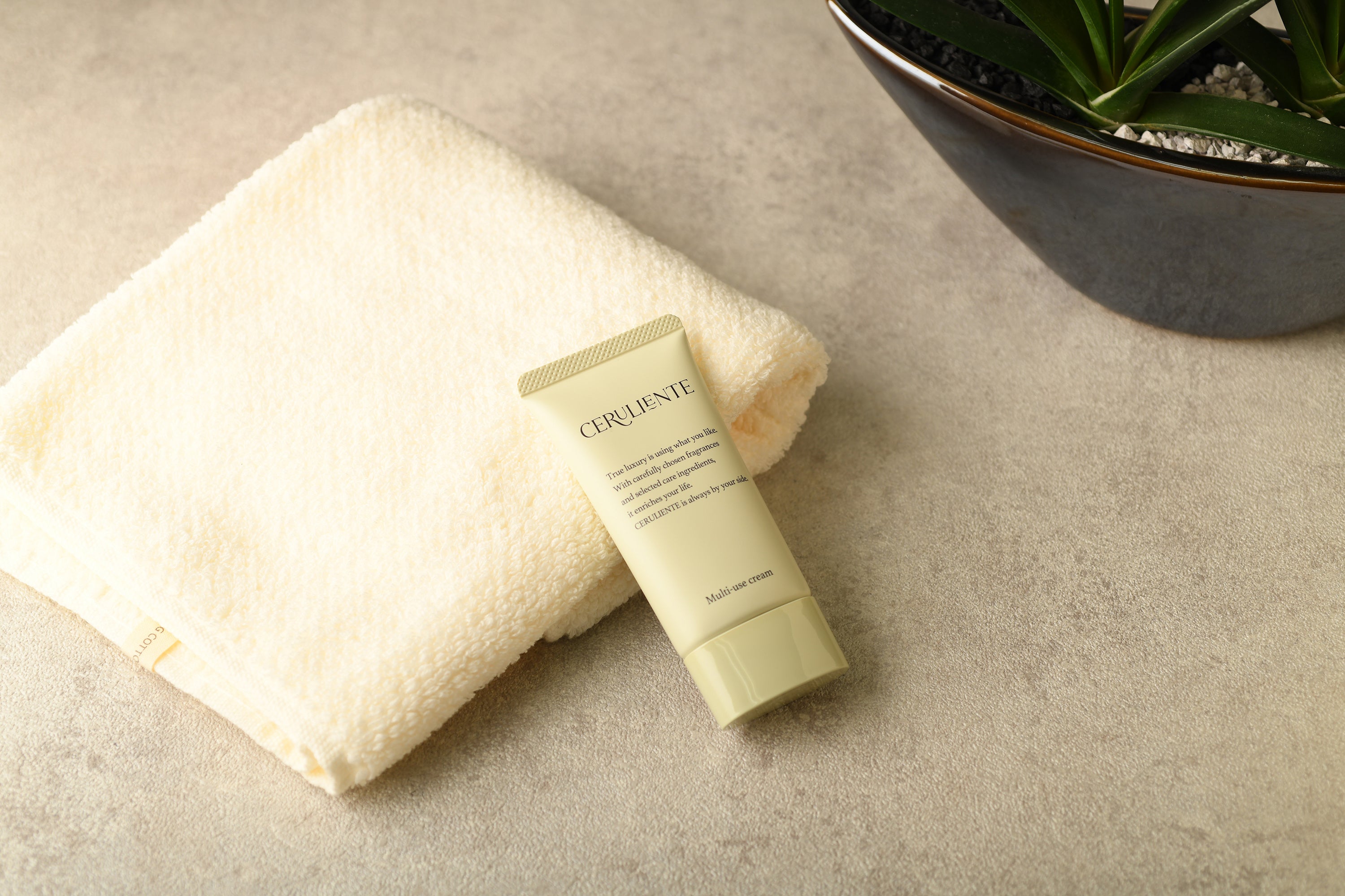 ミナフィットを導入したルーリスの美容用品CERULIENTE(セルリエンテ)