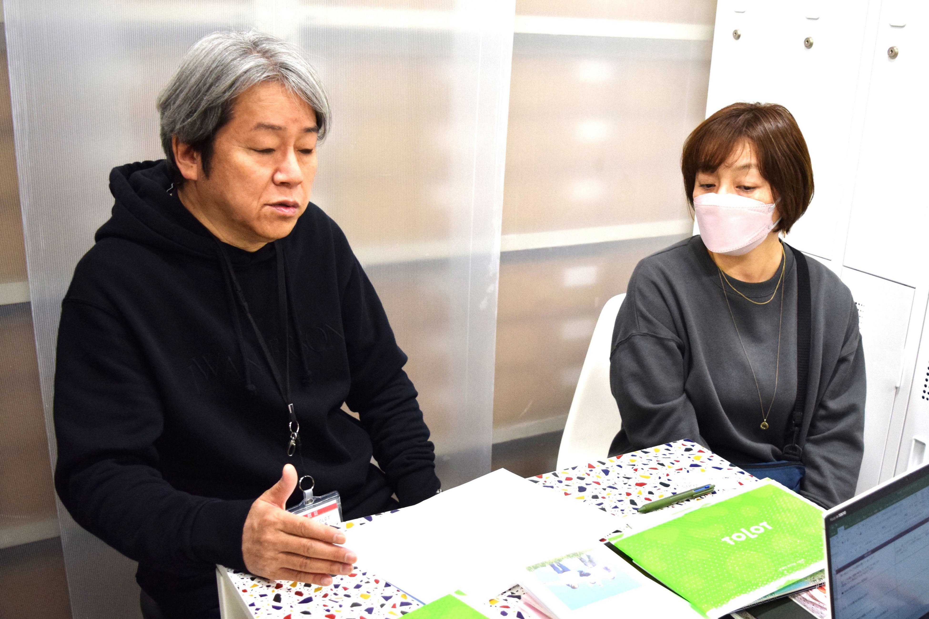 TOLOT　末松亜斗夢社長と津田かおりマーケティングユニットマネージャー