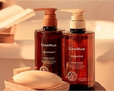 ナチュラル感を演出する美しい木目調のポンプ デザインが、<LinoMua>の象徴です。