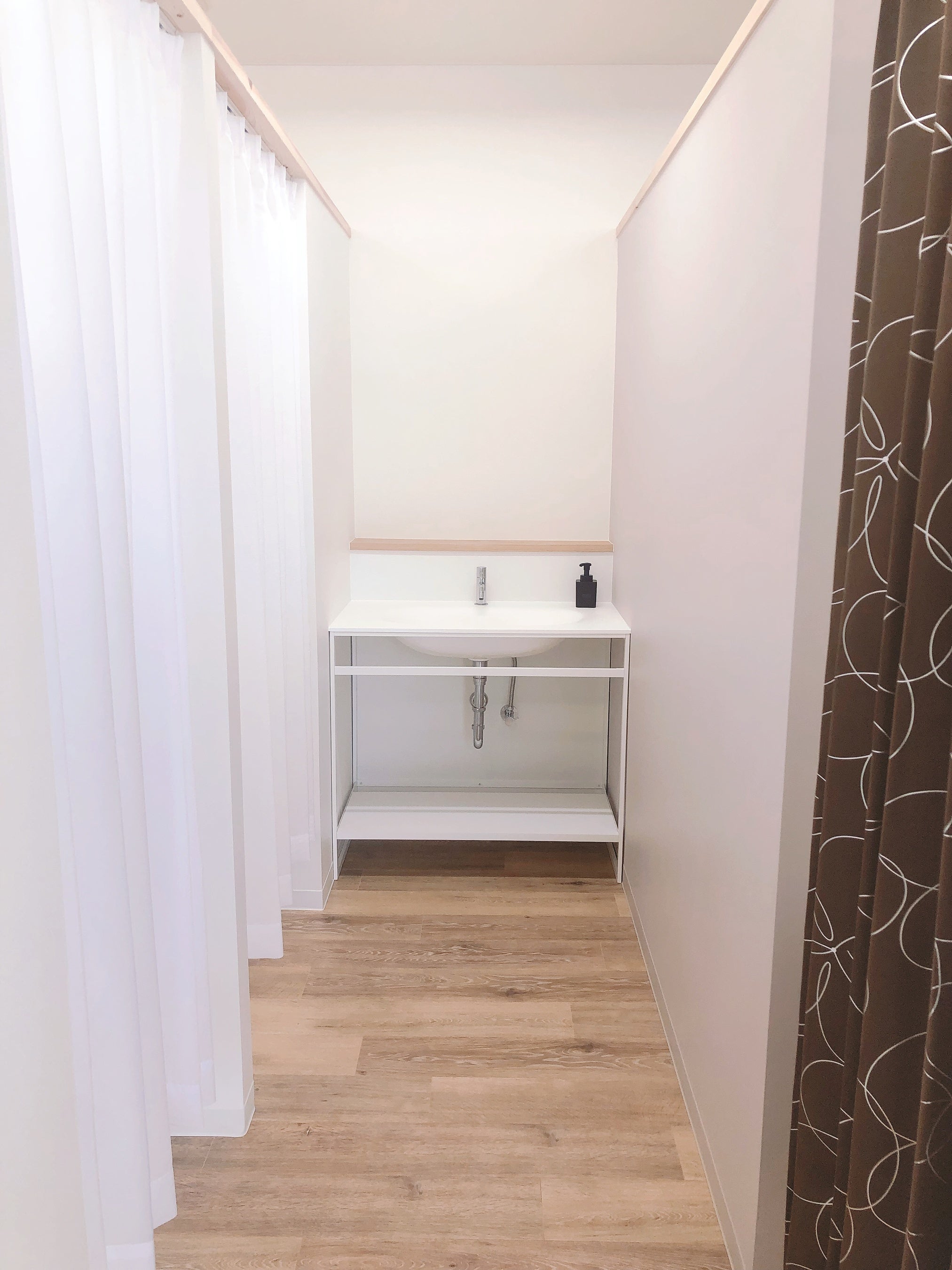 メイク落としもできますので、仕事終わりにもご来店可能です