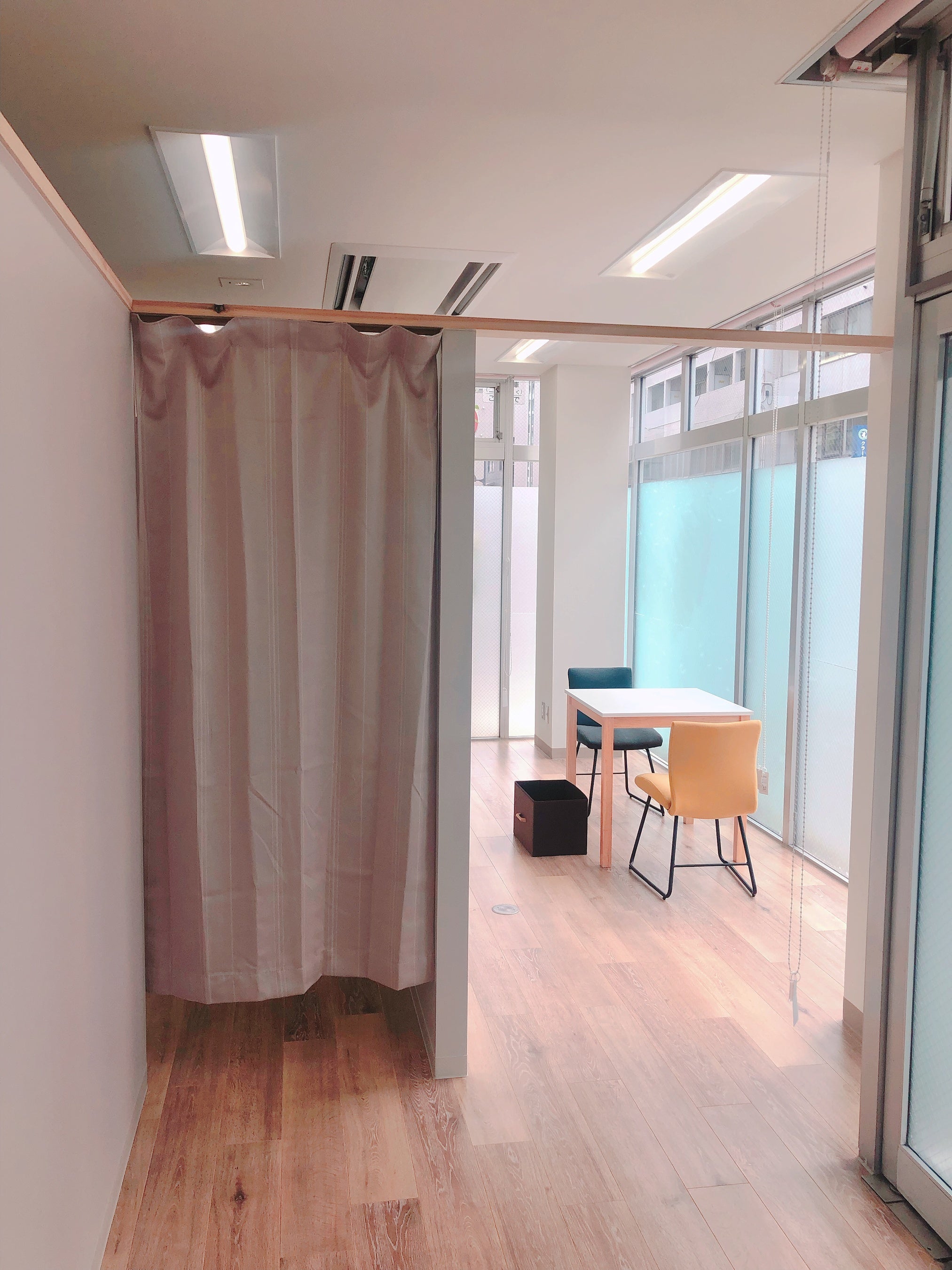 あたたかい光の入る部屋でのカウンセリング