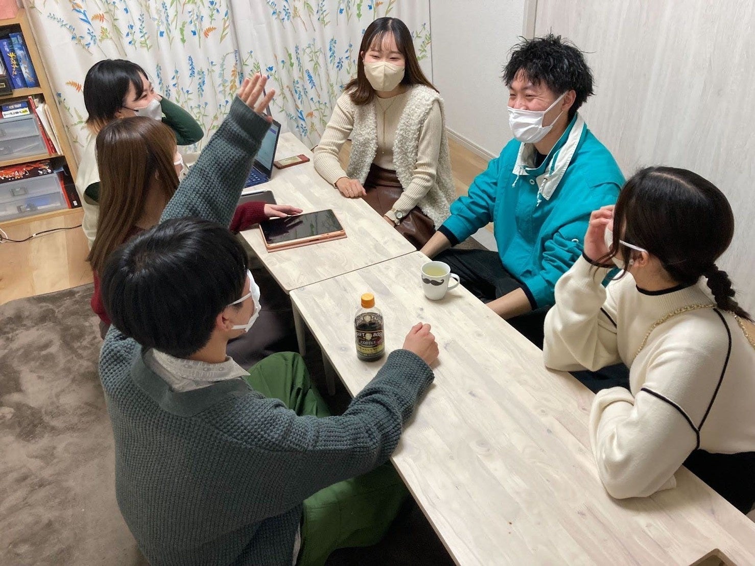 新たな企画を考える学生たち