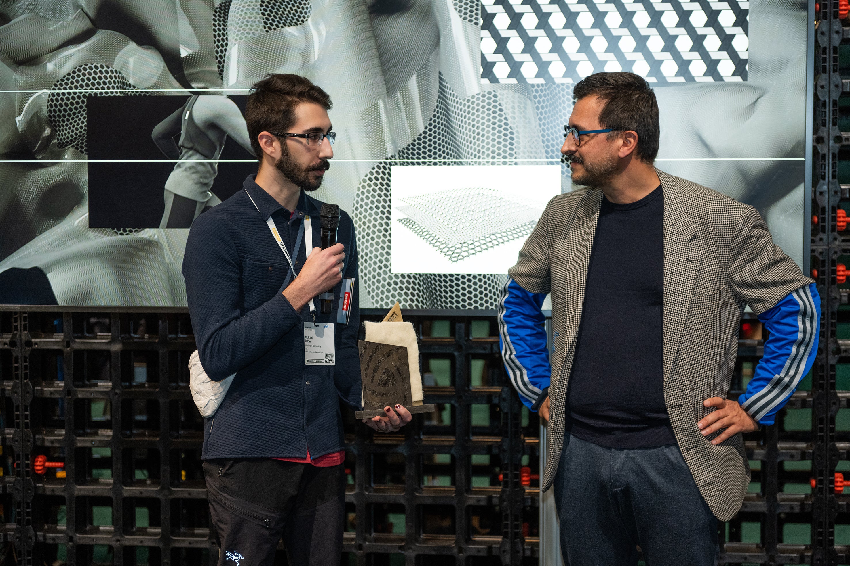 (左)マイケル・オルロー (インターンシップ賞)