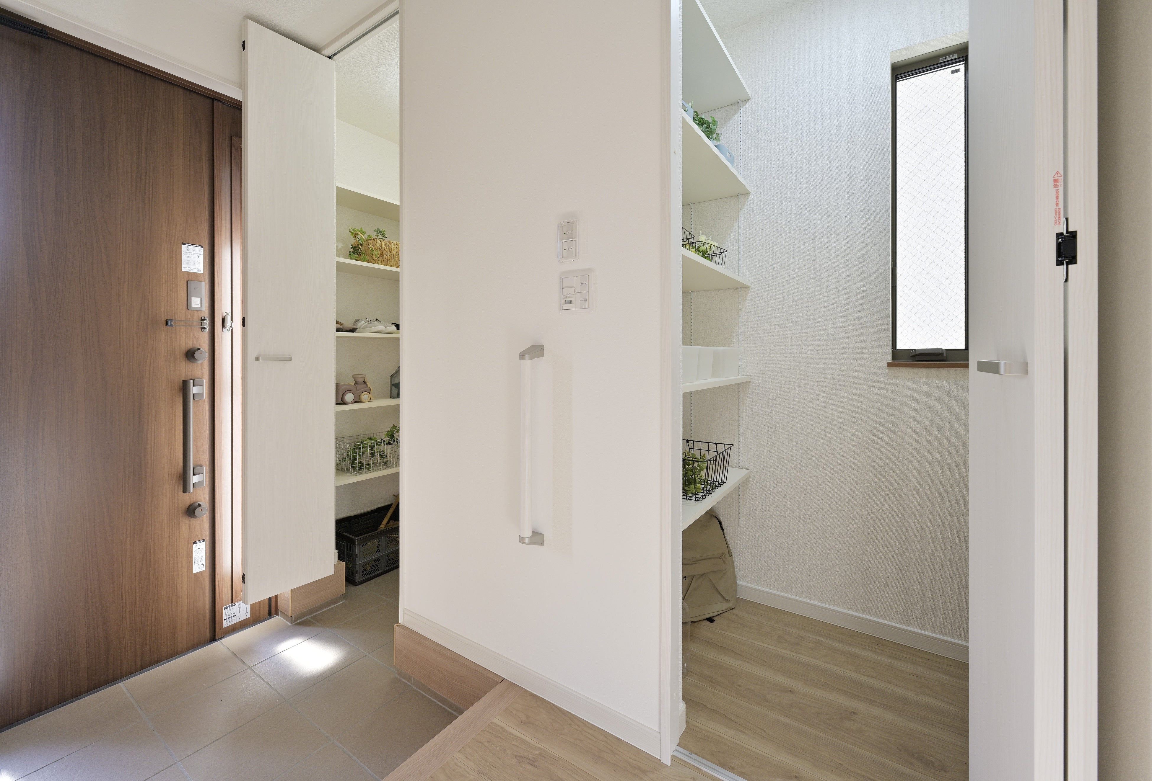 玄関収納イメージ（エサキホーム別物件写真）