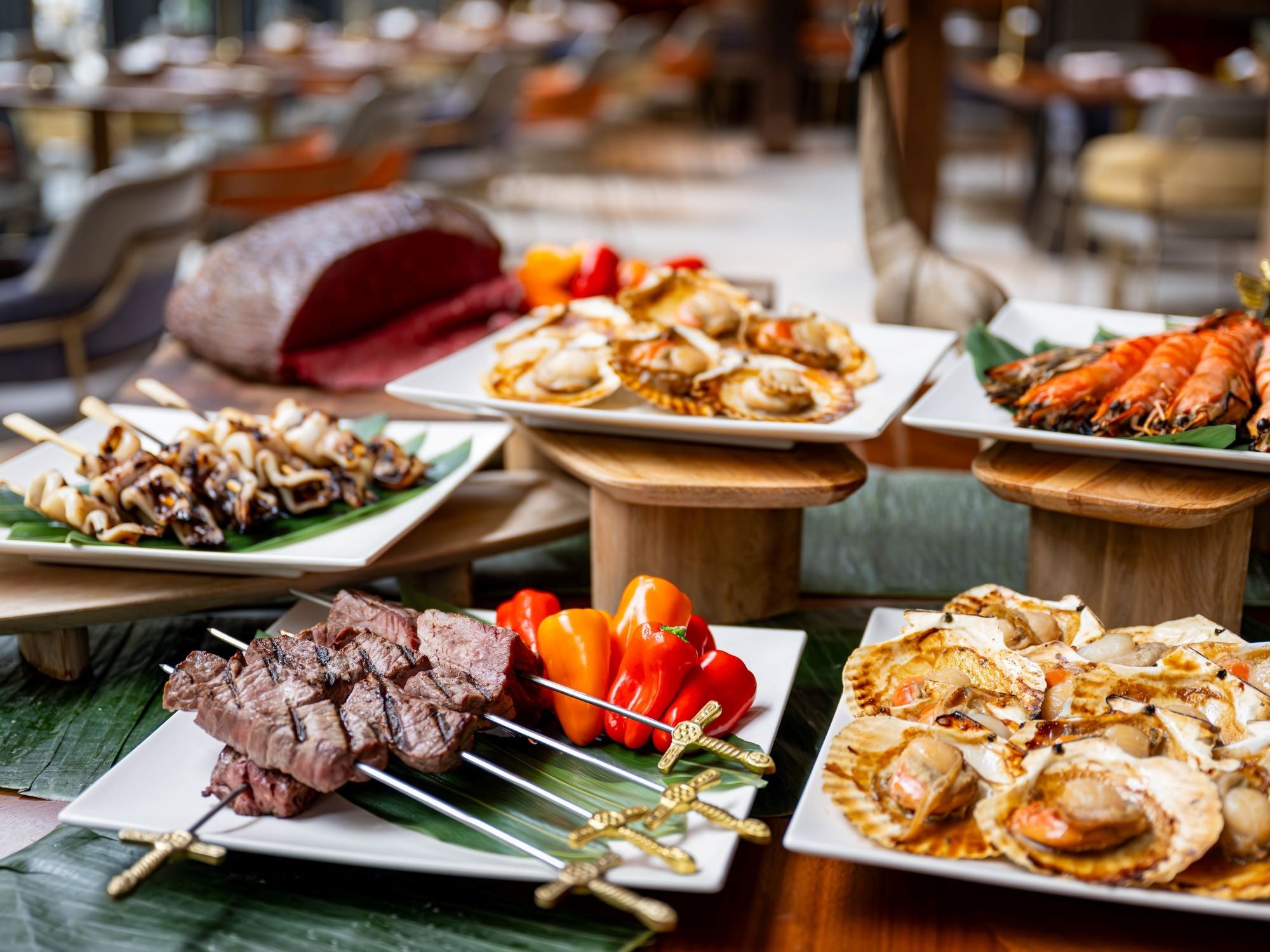 アンガス牛の串焼きや貝柱の網焼きなど
