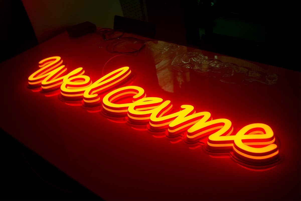 側面の光らせ方は選択可能