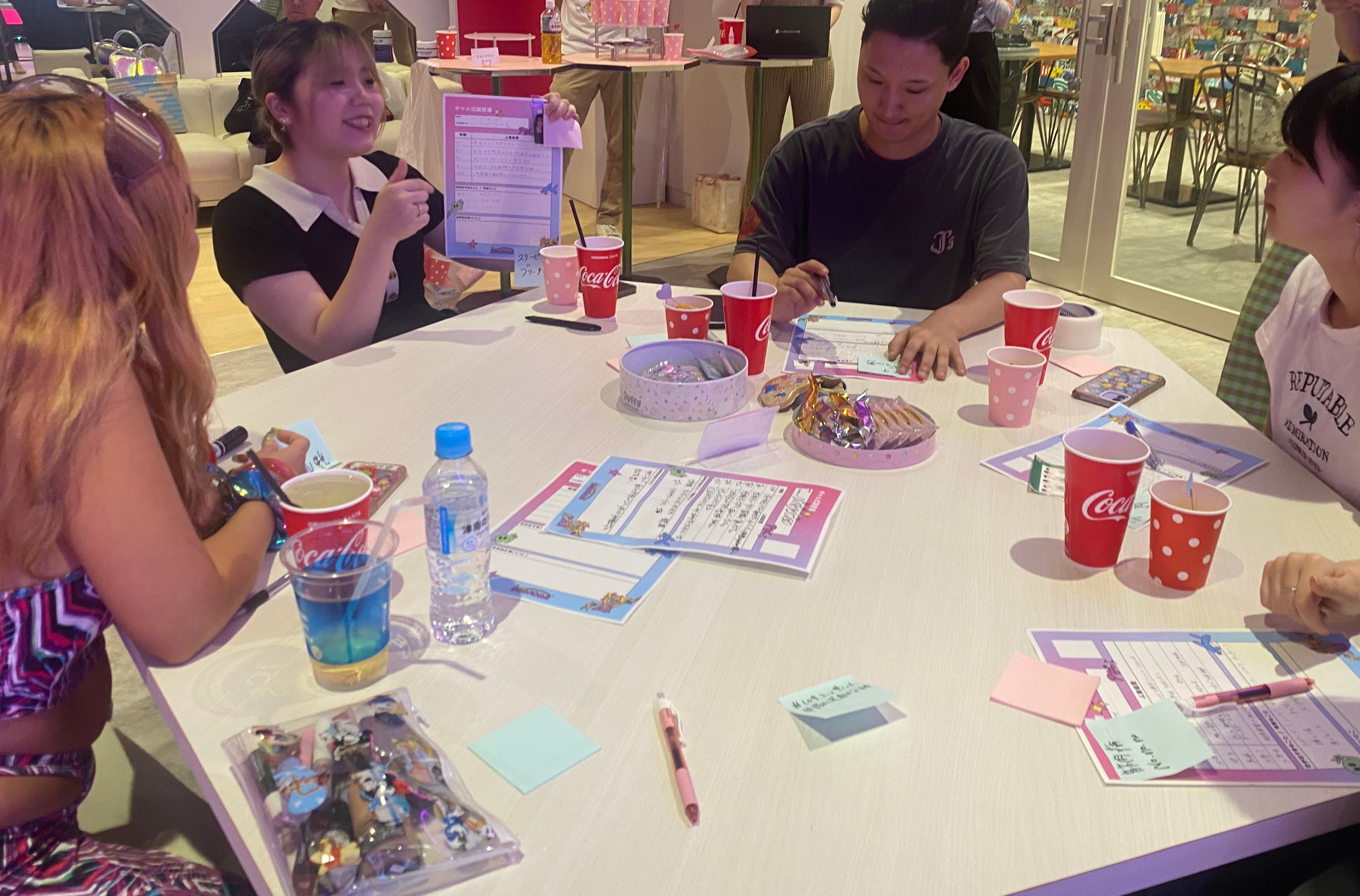 【アイスブレイク】自分アピールタイム 💖で履歴書を共有する様子