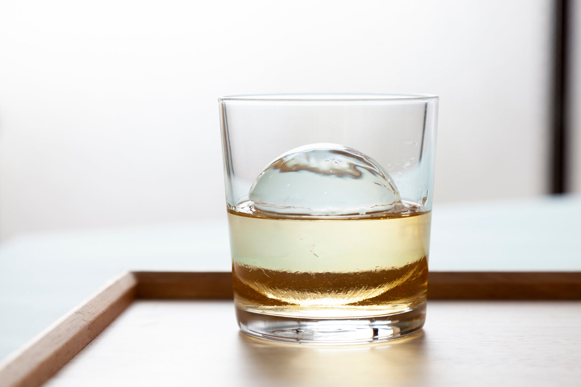 ウィスキーにお使いいただきやすいまる氷。Photo by©️Narita Mai