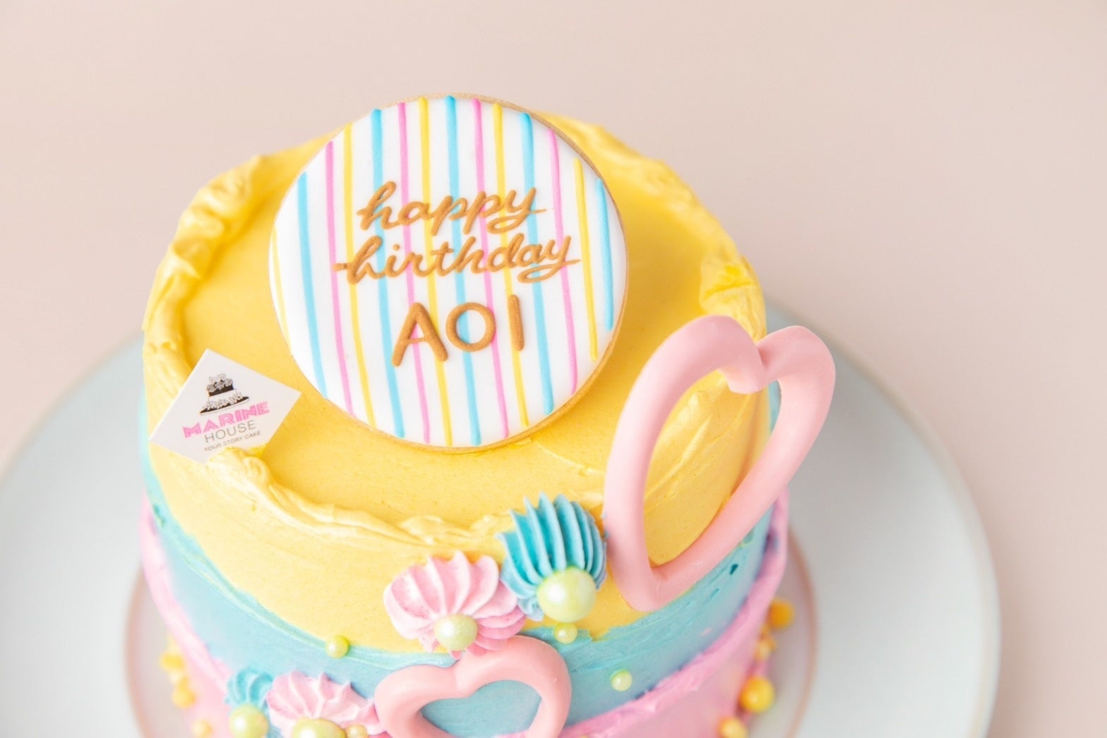 マリーンハウスのオーダーケーキはポップな色使いやユニークなデザインが楽しめます／H.「ベル・タント」
