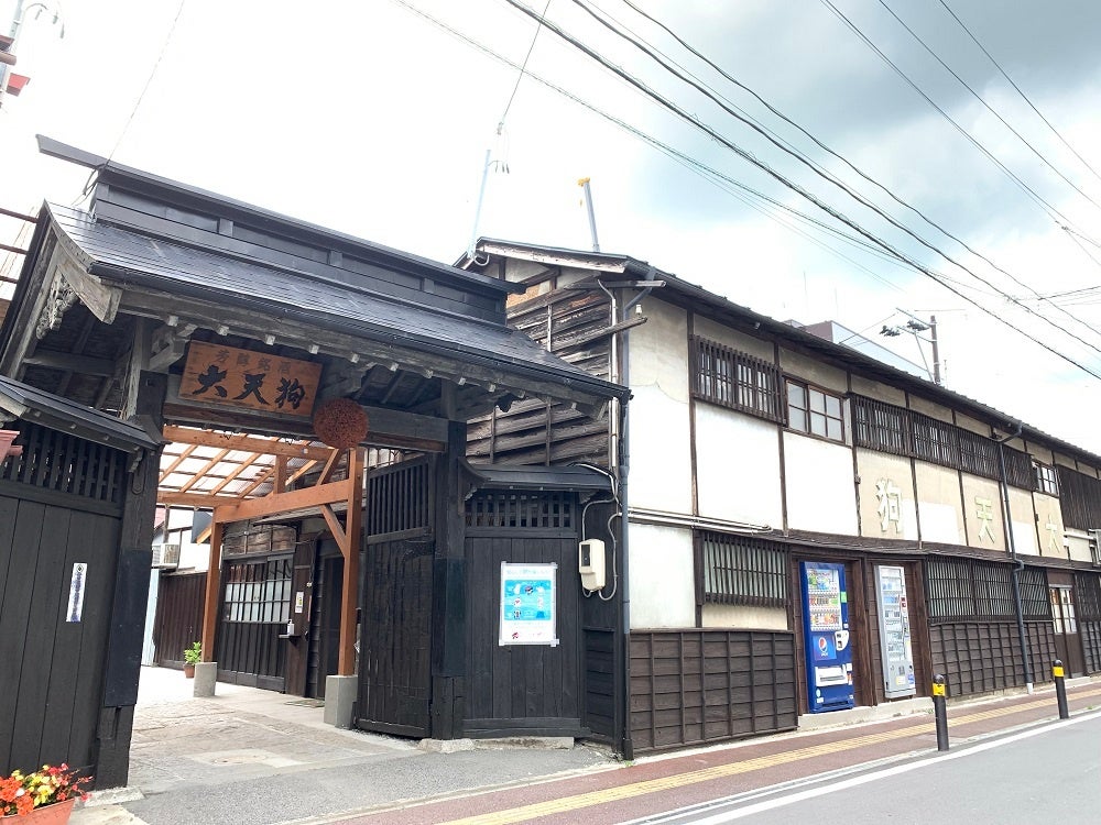 仕込んだ酒の8割が地元で消費されるという暮らしに根付いた酒蔵「大天狗酒造」の見学