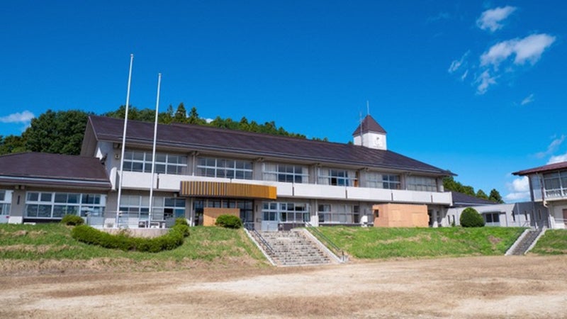 廃校になった小学校を利活用し、テレワークセンター兼シェアオフィスに生まれ変わった「テラス石森」(田村市)