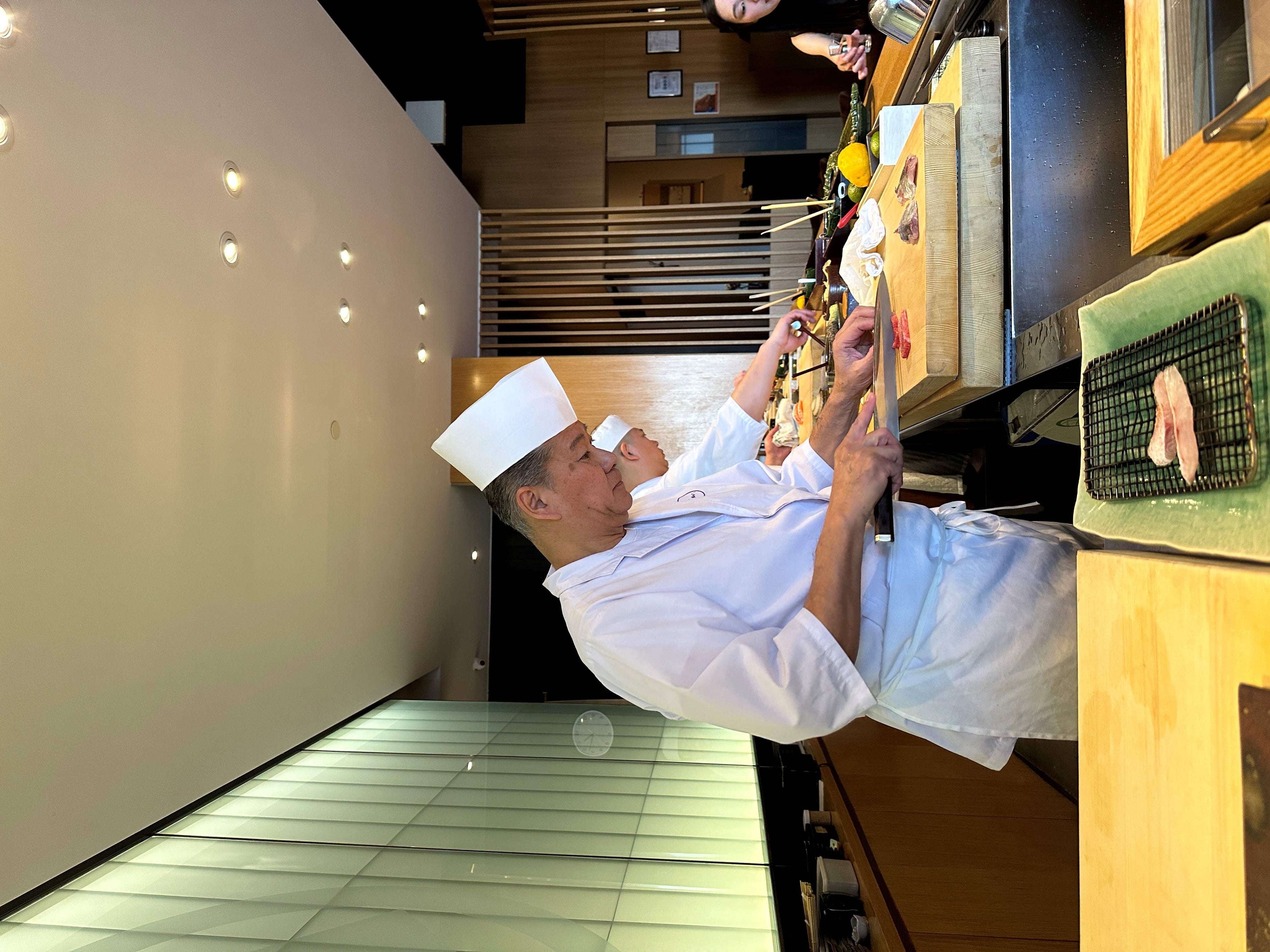 本物の日本料理の誇りを伝えるオープンキッチン